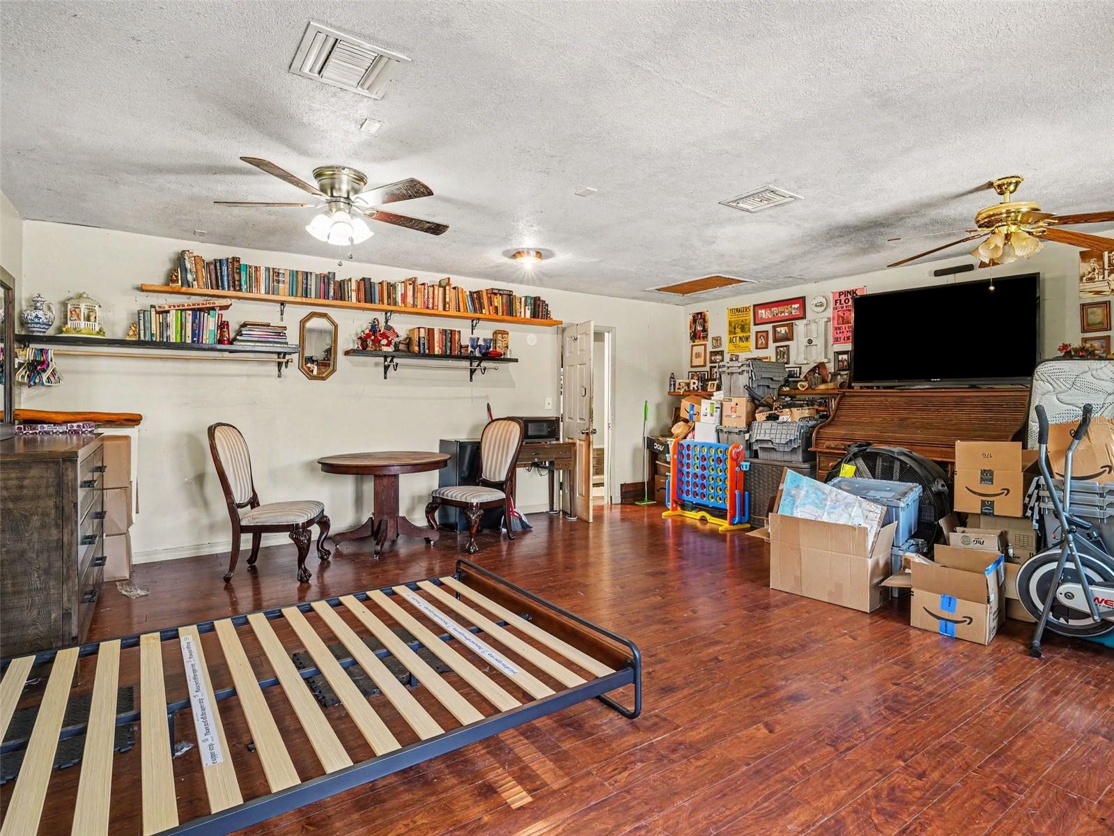 Image 13 of 29 For 11207 Creekview Dr