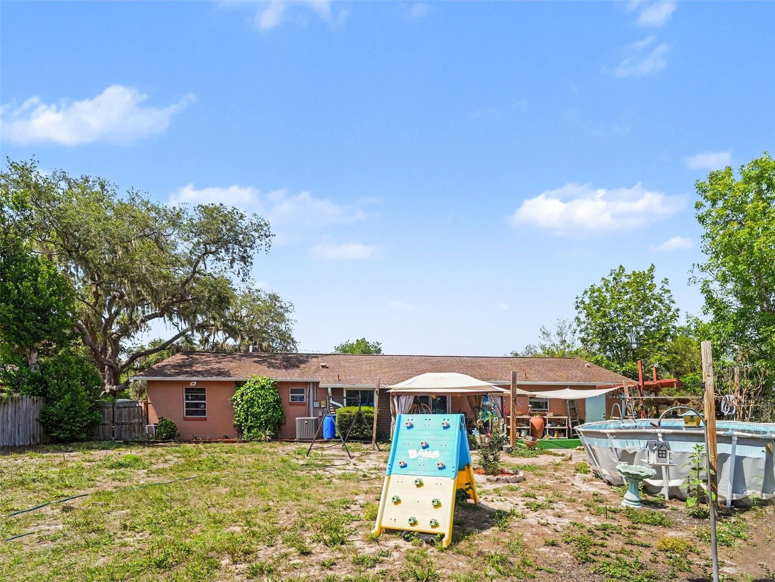 Image 24 of 29 For 11207 Creekview Dr