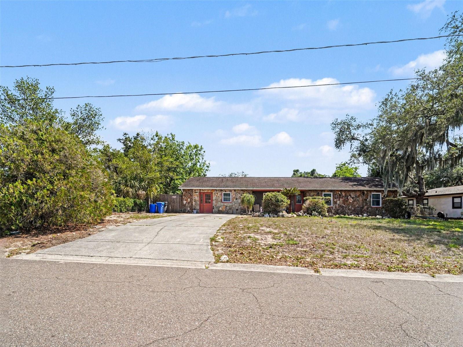 Image 3 of 29 For 11207 Creekview Dr