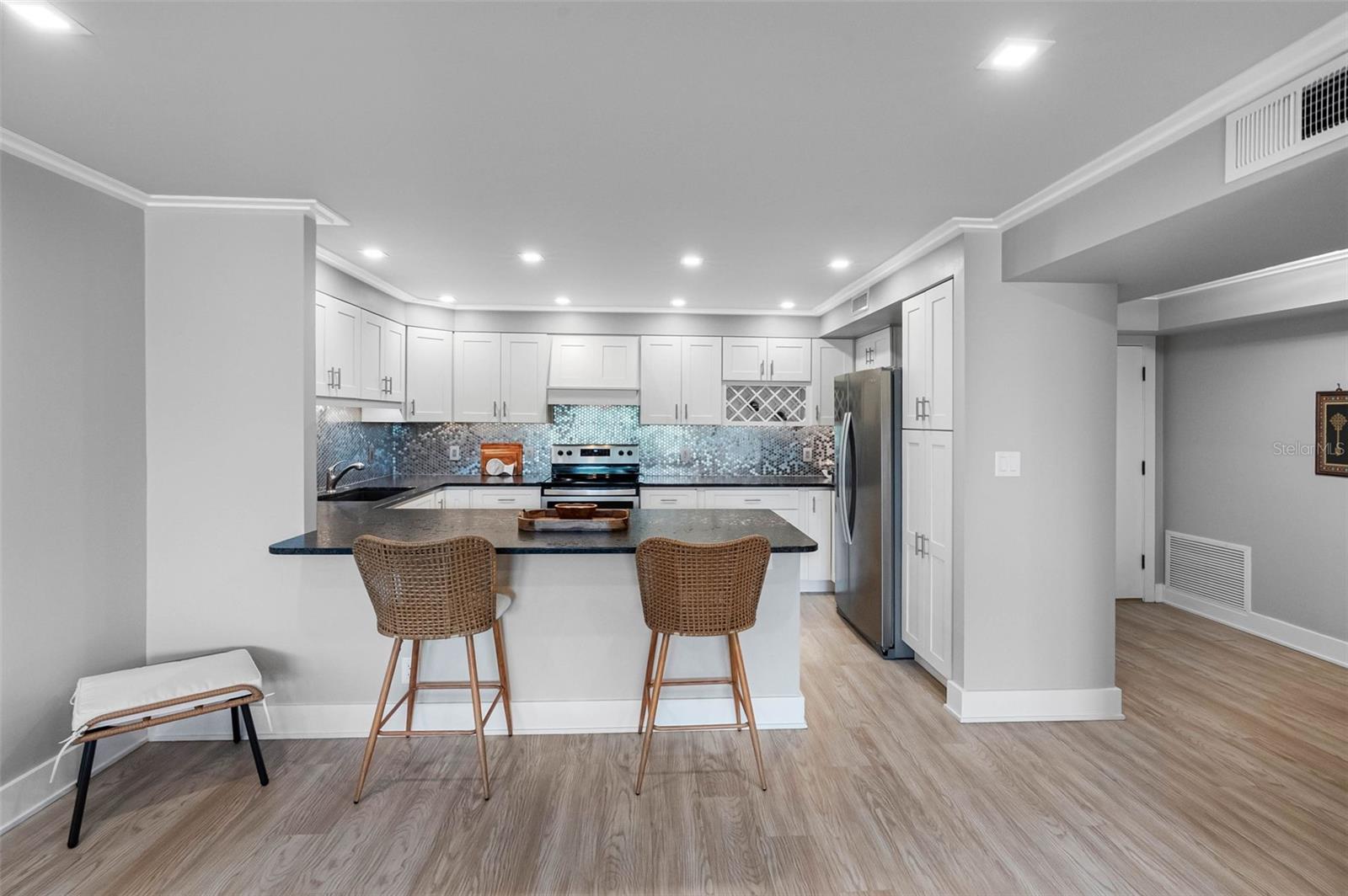 Image 11 of 38 For 220 Belleview Boulevard 108
