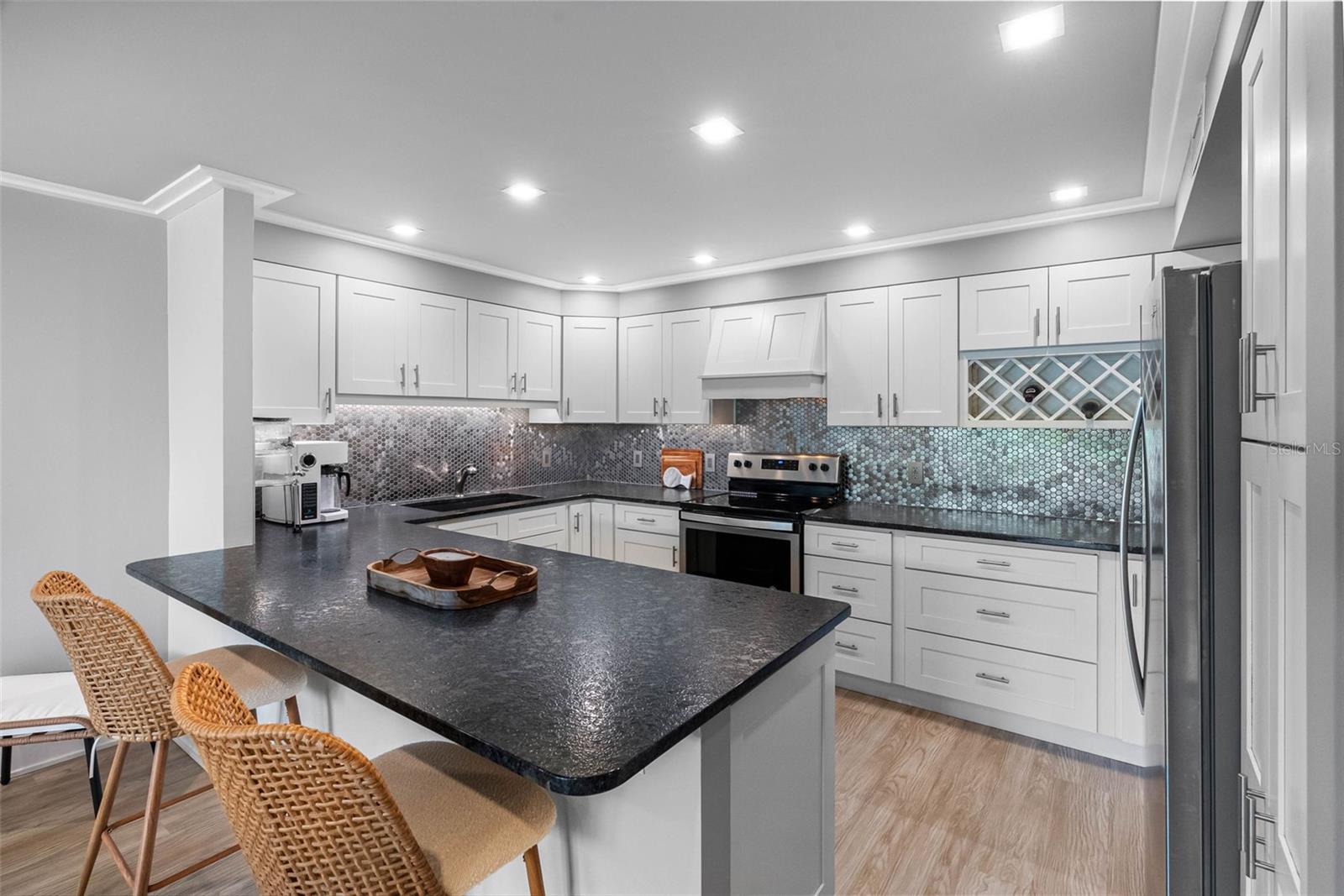 Image 12 of 38 For 220 Belleview Boulevard 108