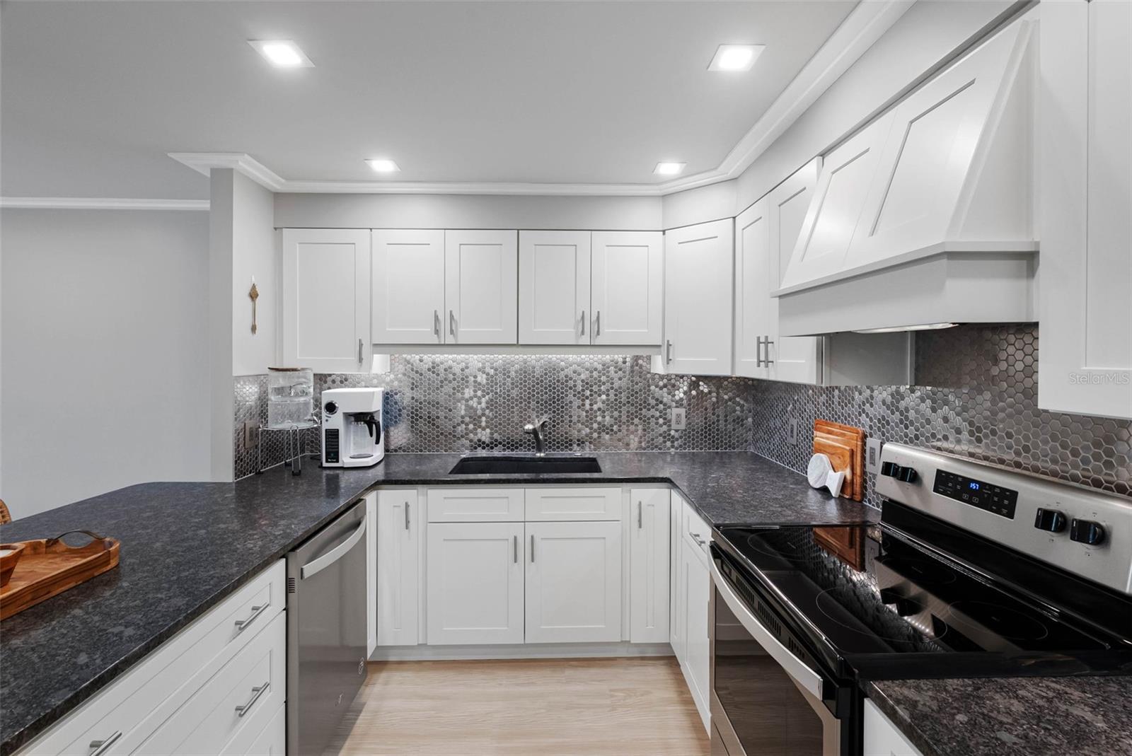 Image 13 of 38 For 220 Belleview Boulevard 108