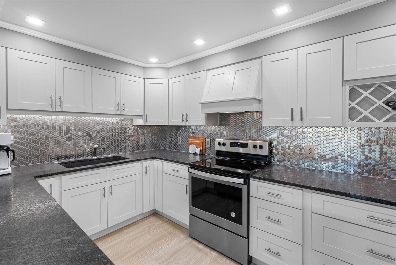Image 16 of 38 For 220 Belleview Boulevard 108