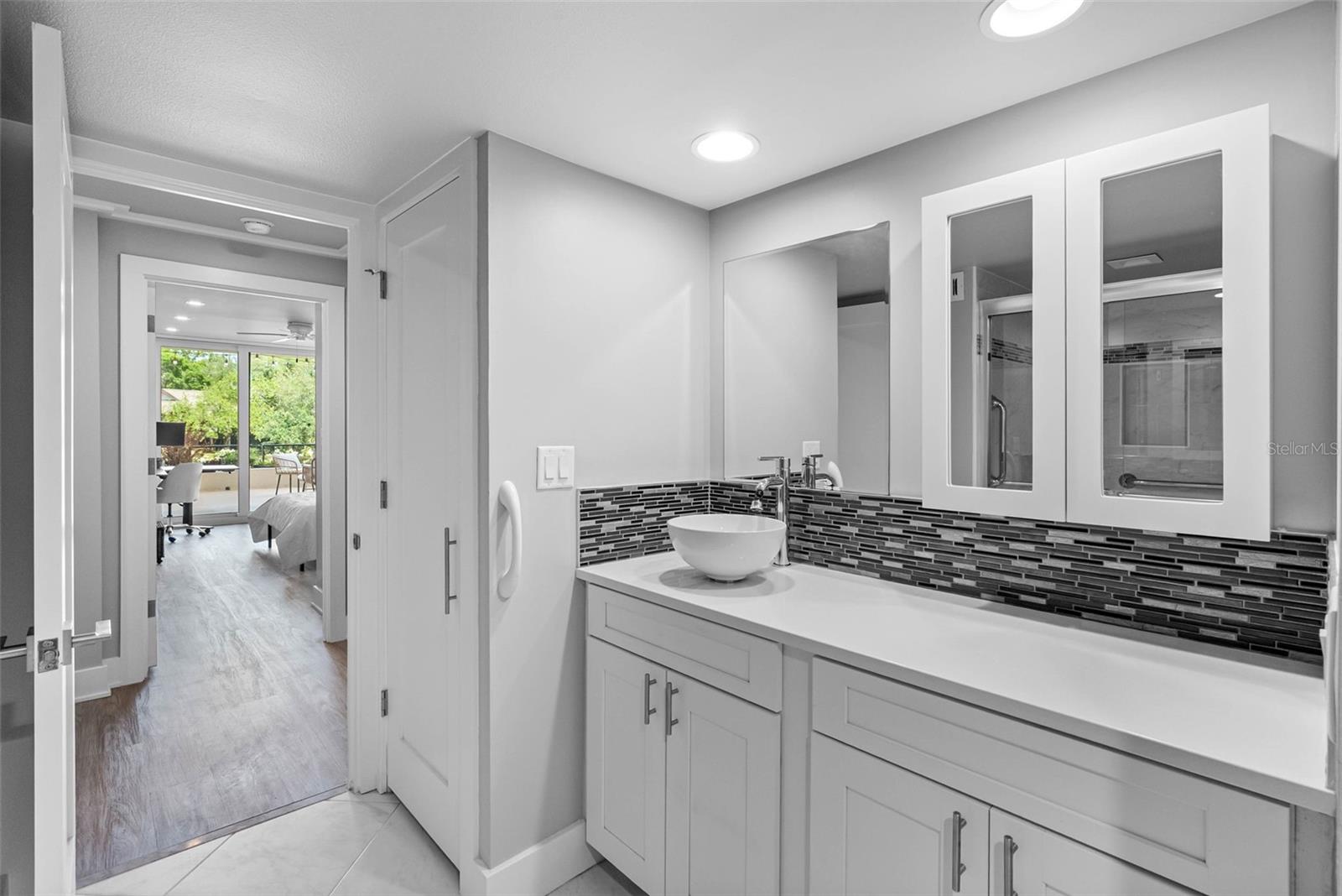 Image 20 of 38 For 220 Belleview Boulevard 108