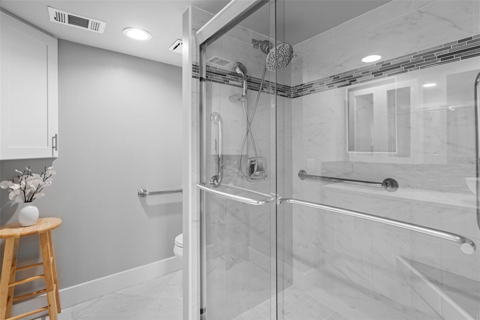 Image 22 of 38 For 220 Belleview Boulevard 108
