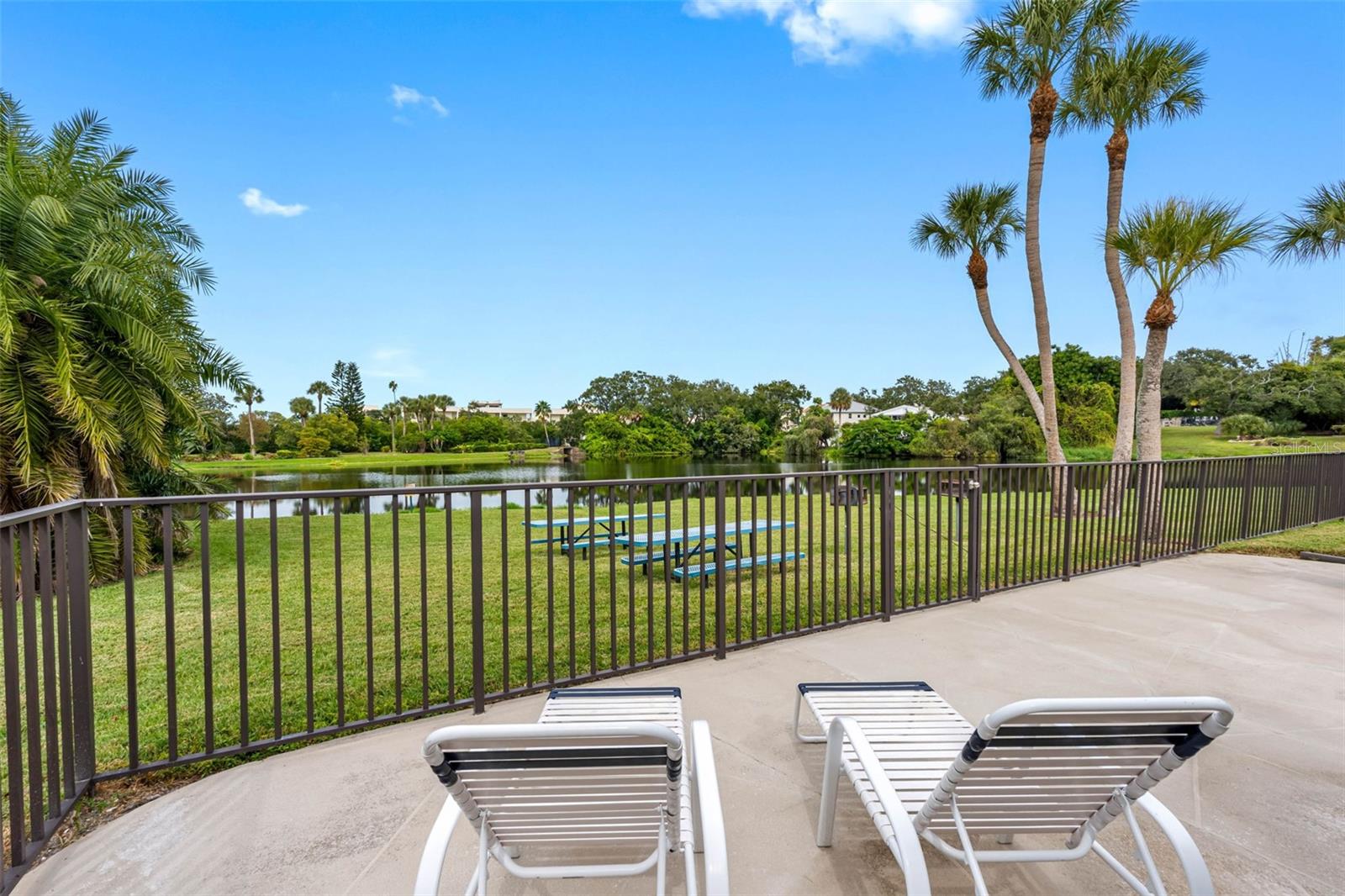 Image 29 of 38 For 220 Belleview Boulevard 108