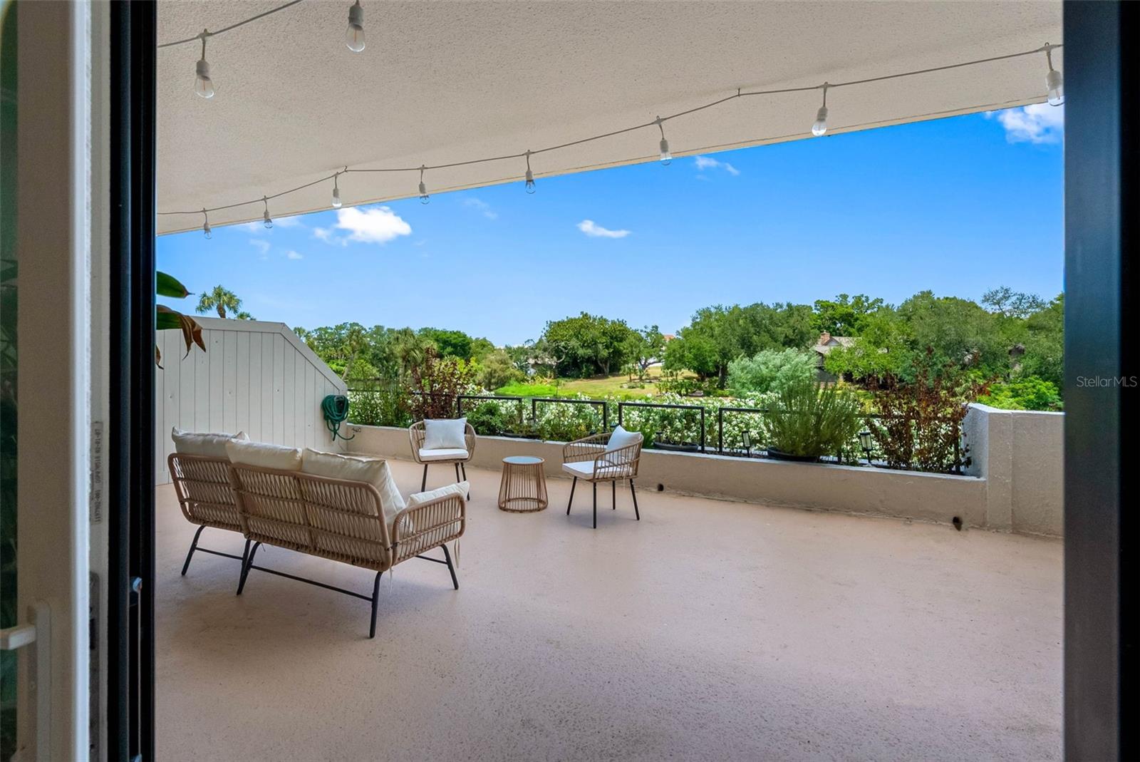 Image 3 of 38 For 220 Belleview Boulevard 108