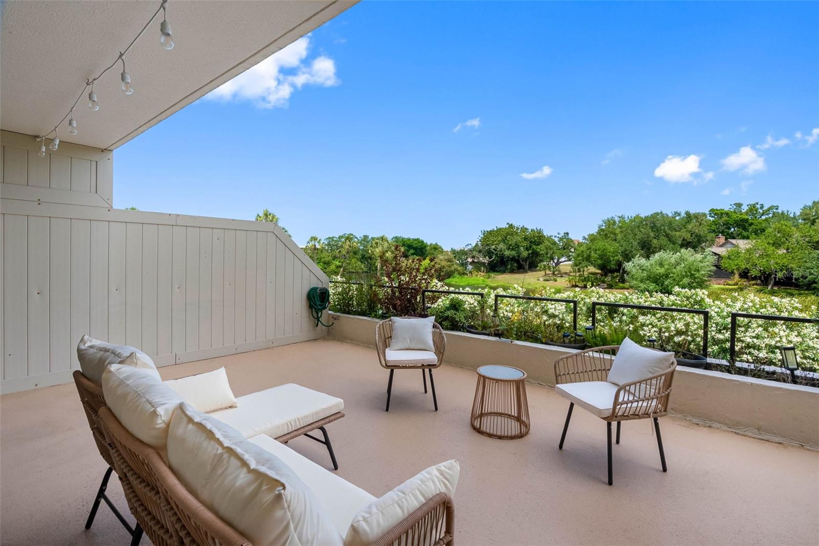 Image 4 of 38 For 220 Belleview Boulevard 108