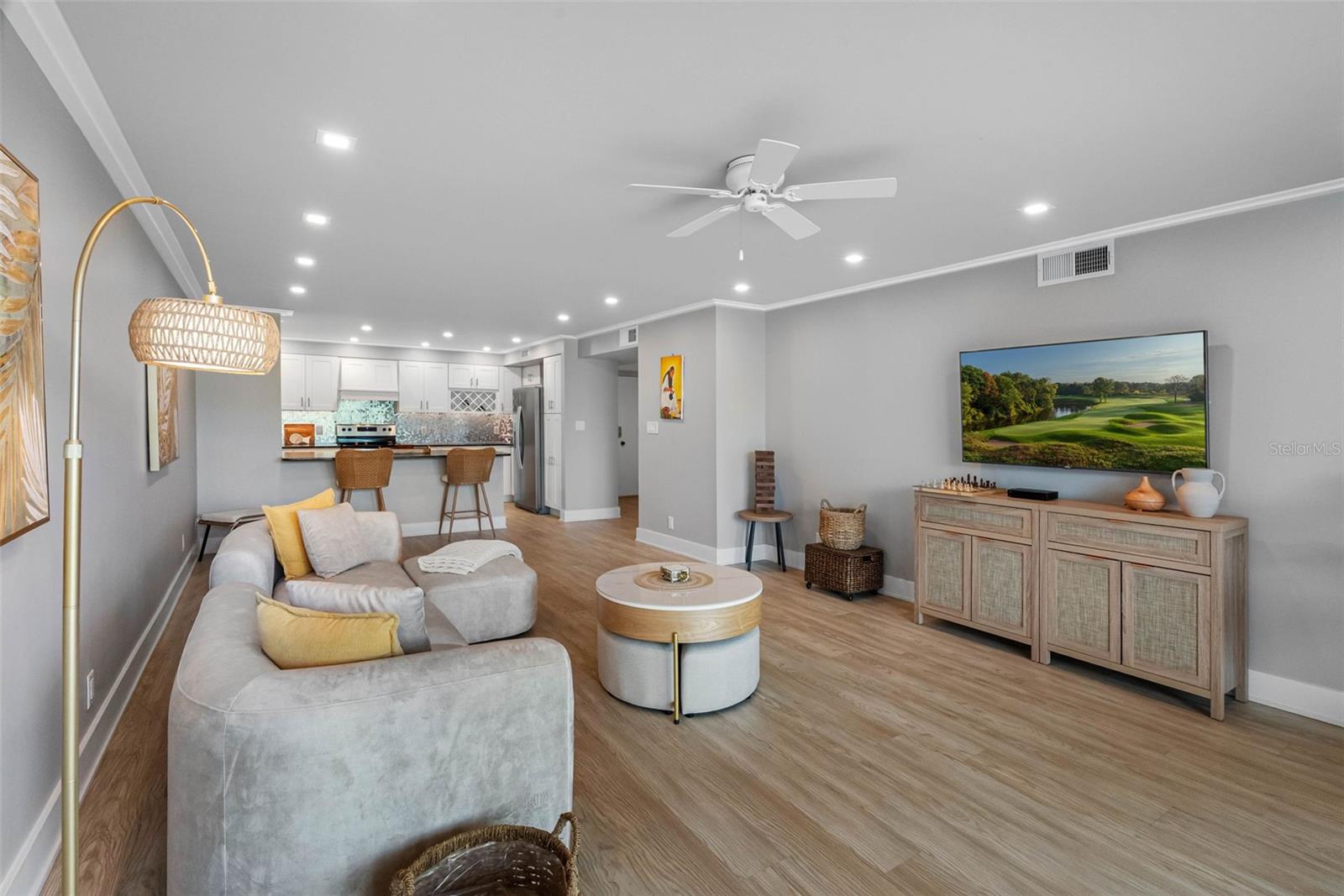 Image 9 of 38 For 220 Belleview Boulevard 108