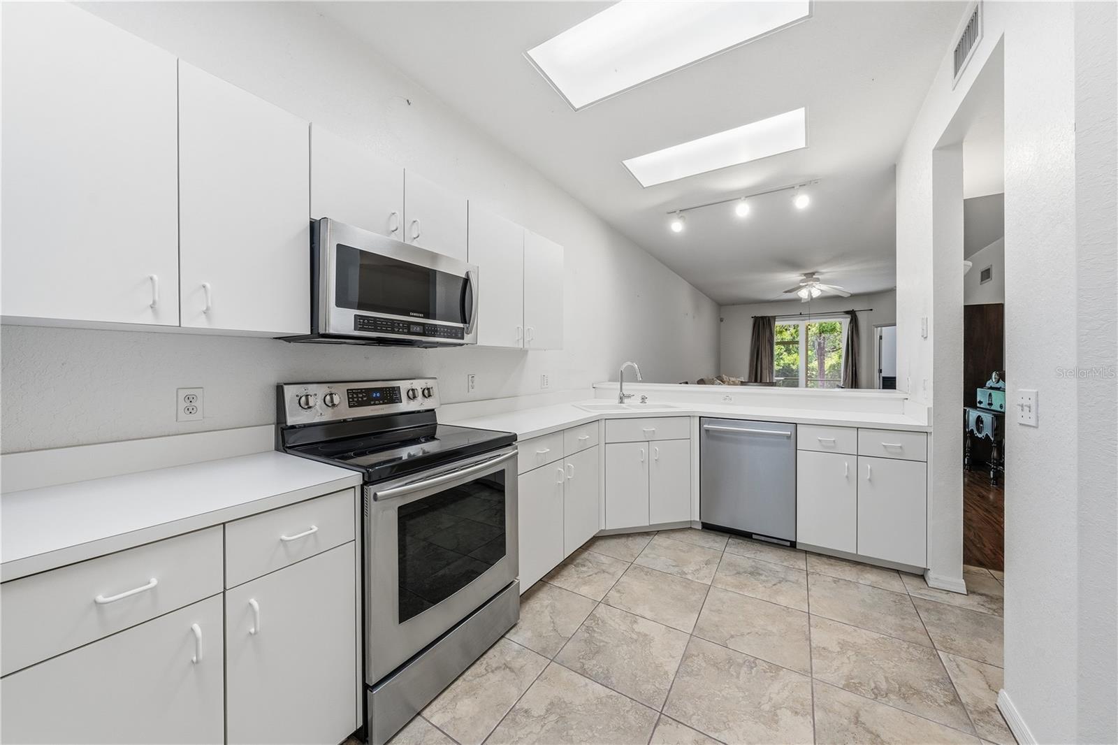 Image 10 of 39 For 22128 Little Lagoon Court