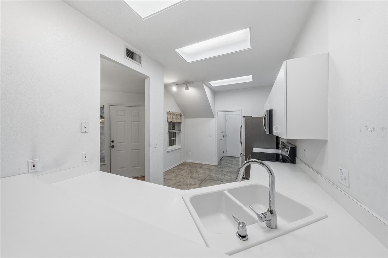 Image 16 of 39 For 22128 Little Lagoon Court