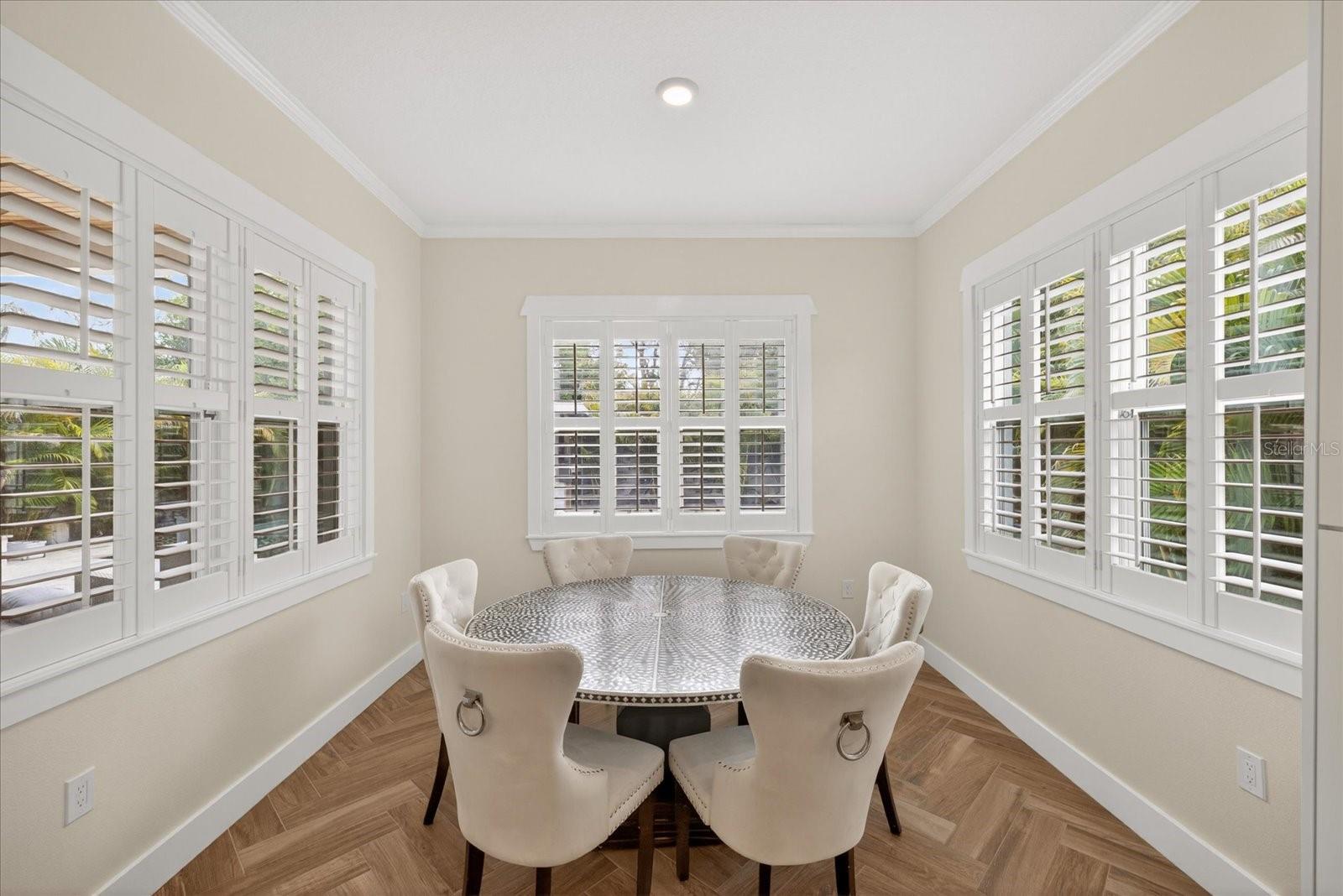 Listing photo id 9 for 6706 S Sterling Ave Sterling Avenue