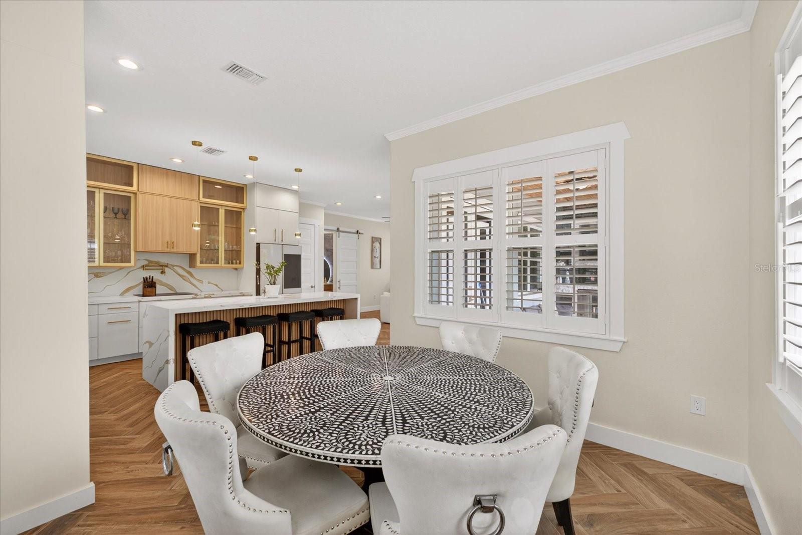 Listing photo id 10 for 6706 S Sterling Ave Sterling Avenue