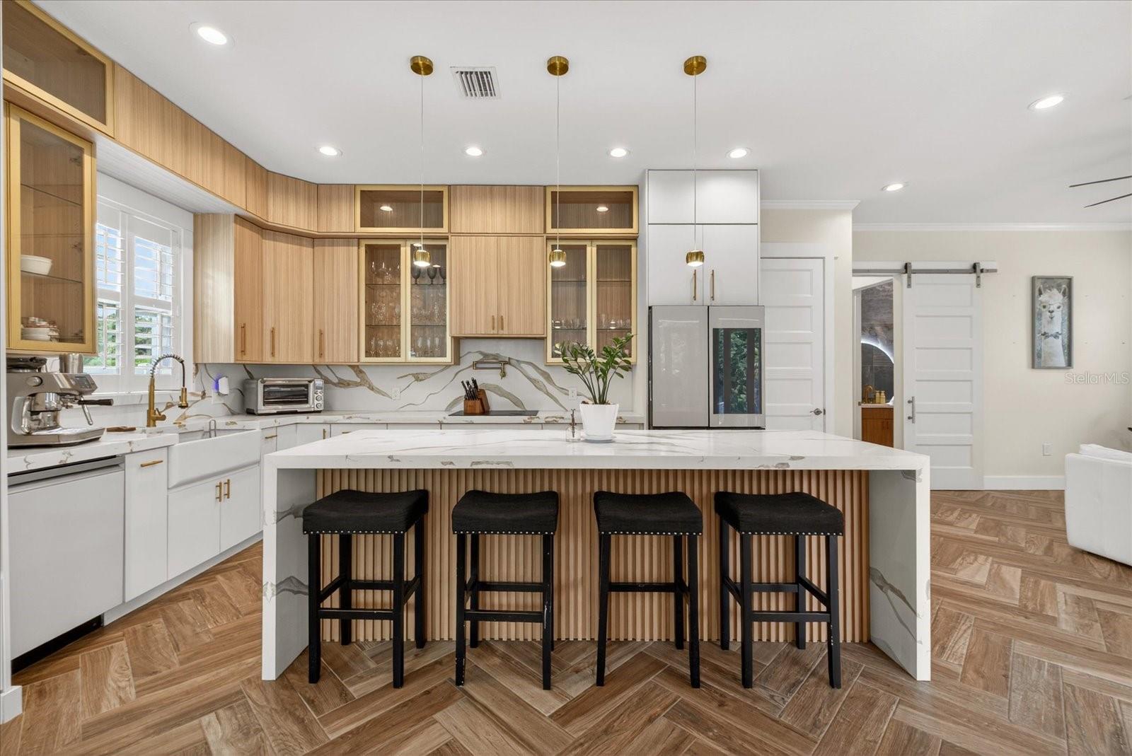 Listing photo id 11 for 6706 S Sterling Ave Sterling Avenue