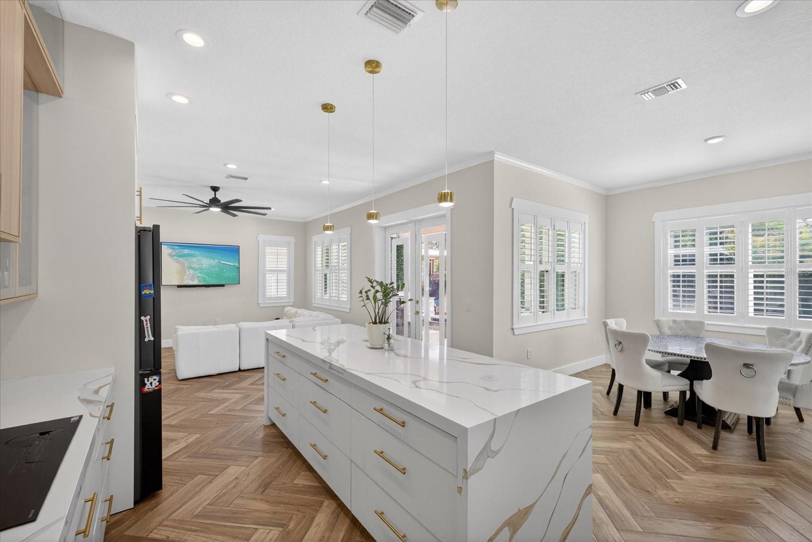Listing photo id 14 for 6706 S Sterling Ave Sterling Avenue