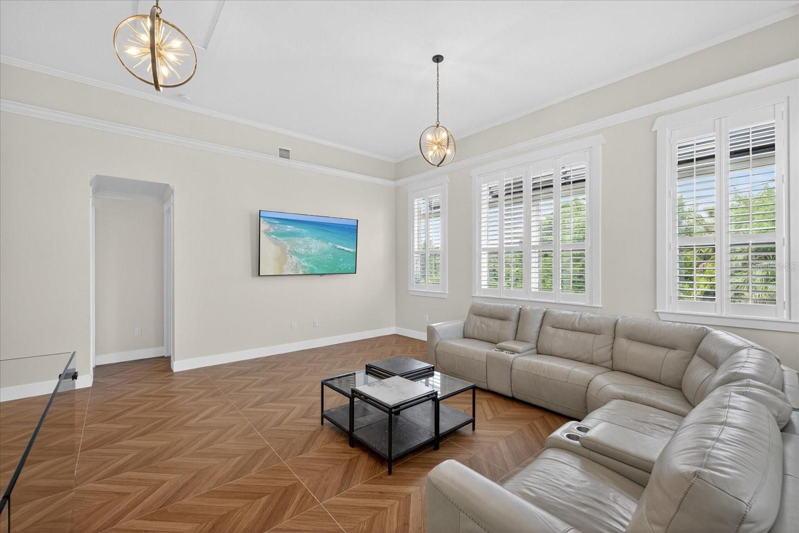 Listing photo id 18 for 6706 S Sterling Ave Sterling Avenue