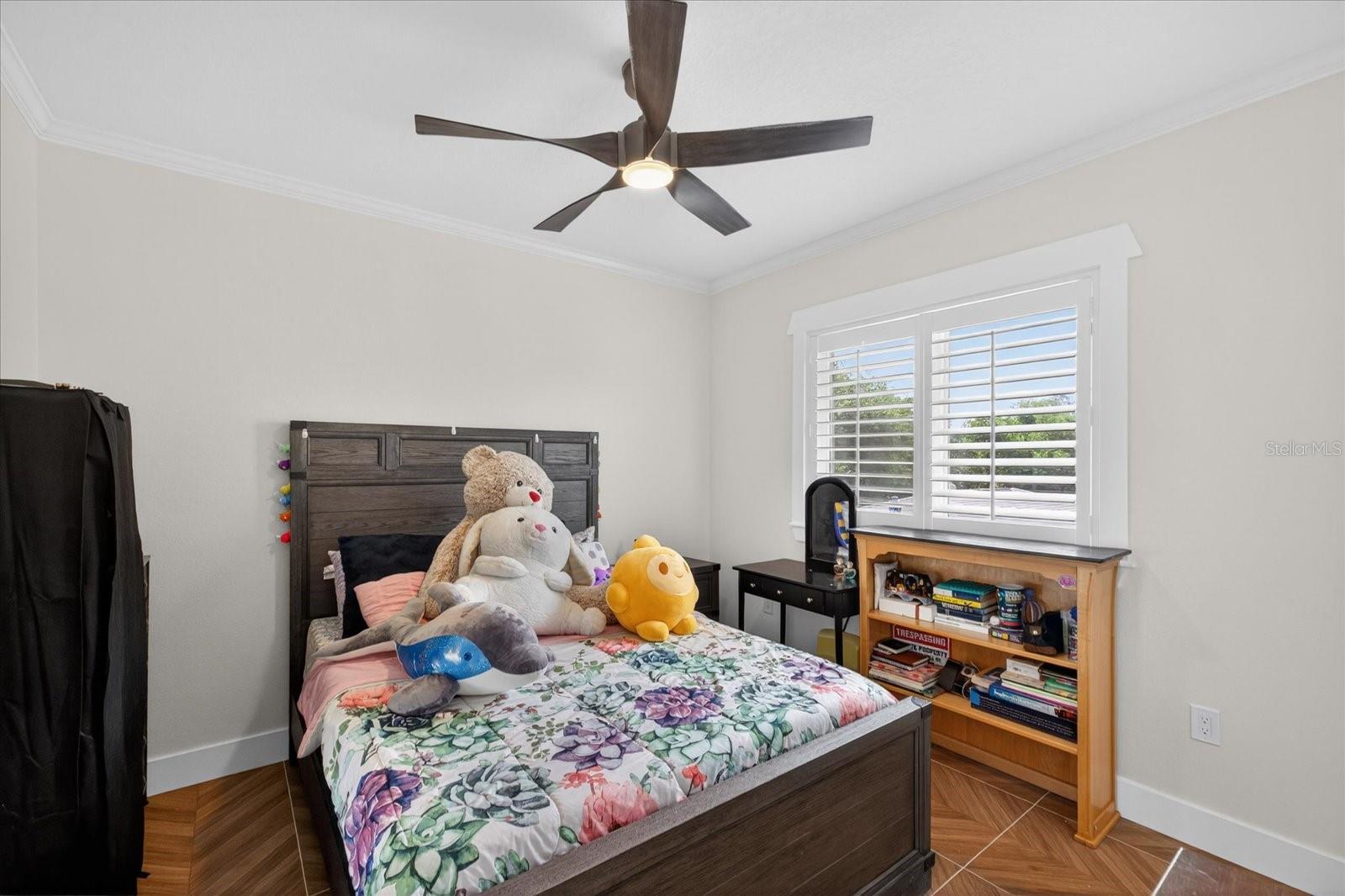 Listing photo id 19 for 6706 S Sterling Ave Sterling Avenue