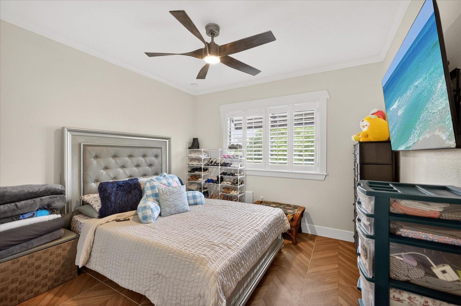 Listing photo id 20 for 6706 S Sterling Ave Sterling Avenue