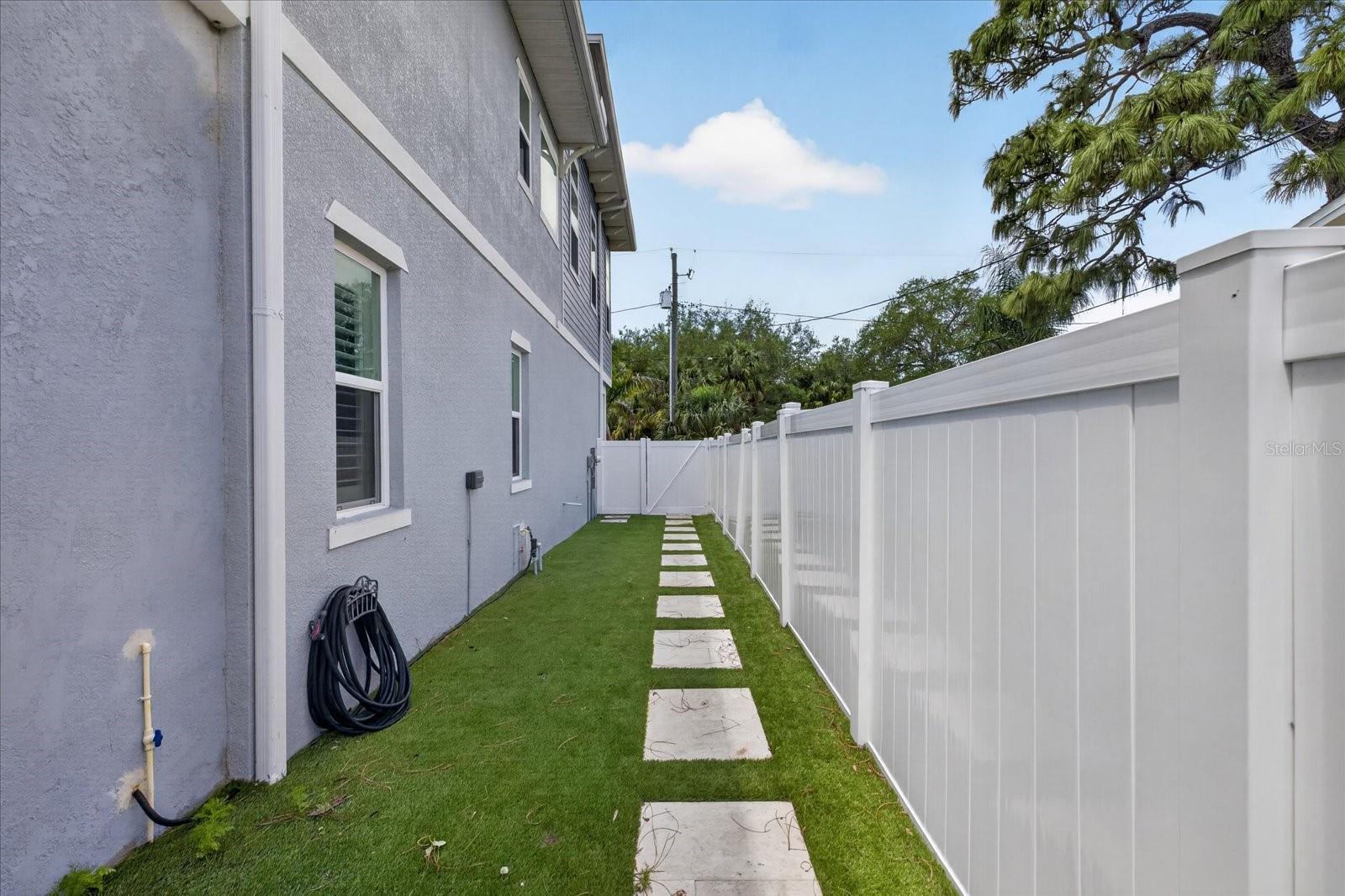 Listing photo id 47 for 6706 S Sterling Ave Sterling Avenue