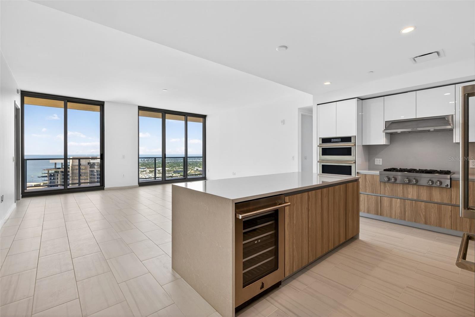 Image 10 of 52 For 400 Central Avenue 3706