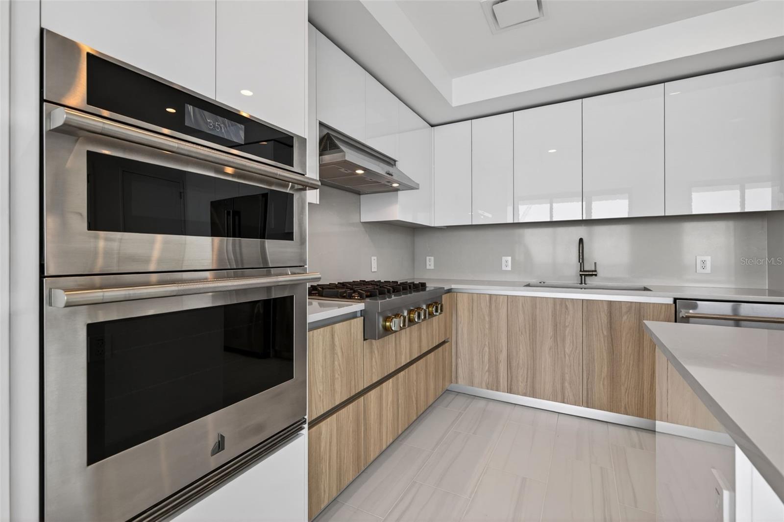 Image 12 of 52 For 400 Central Avenue 3706
