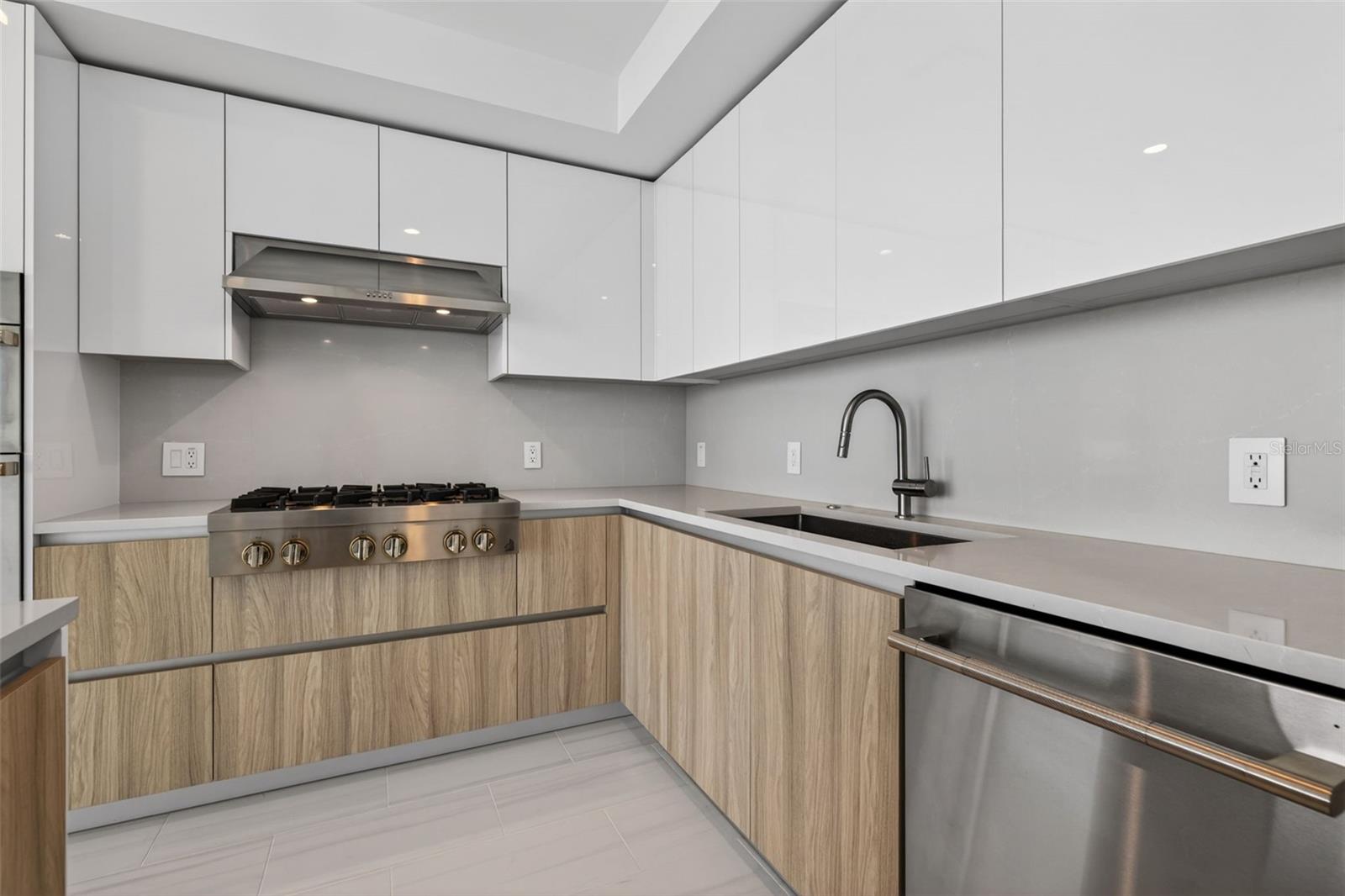 Image 14 of 52 For 400 Central Avenue 3706