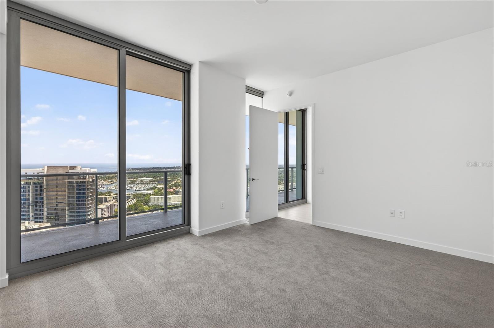 Image 17 of 52 For 400 Central Avenue 3706