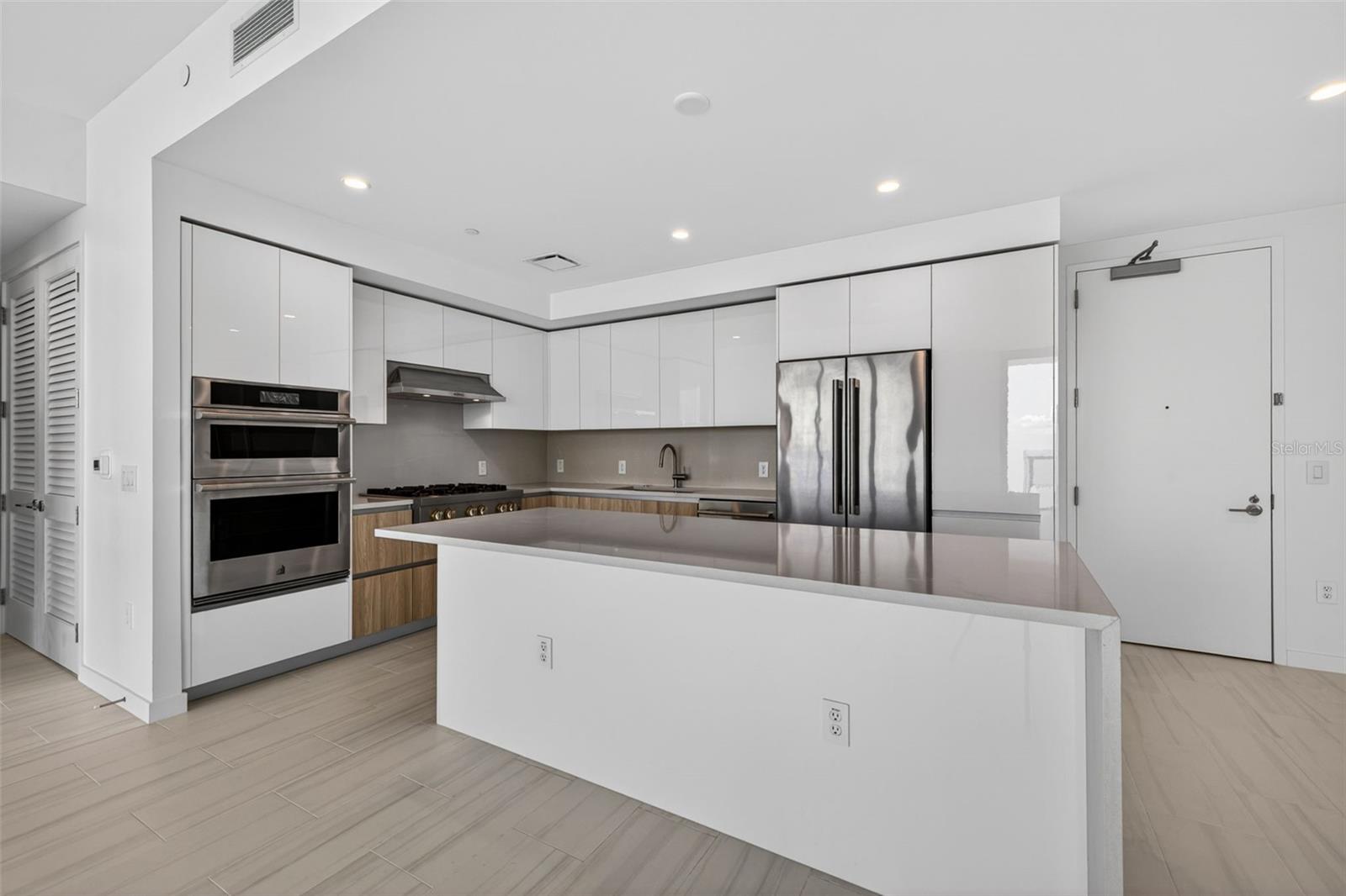 Image 9 of 52 For 400 Central Avenue 3706