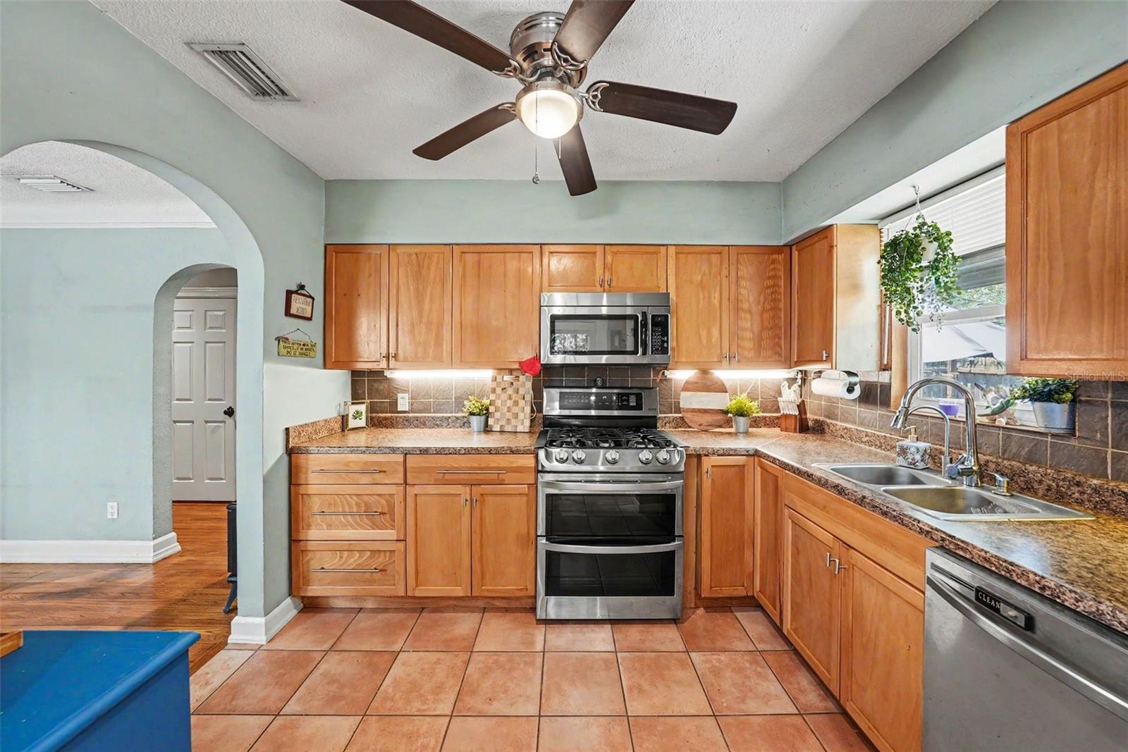Image 11 of 32 For 2827 9th Avenue N