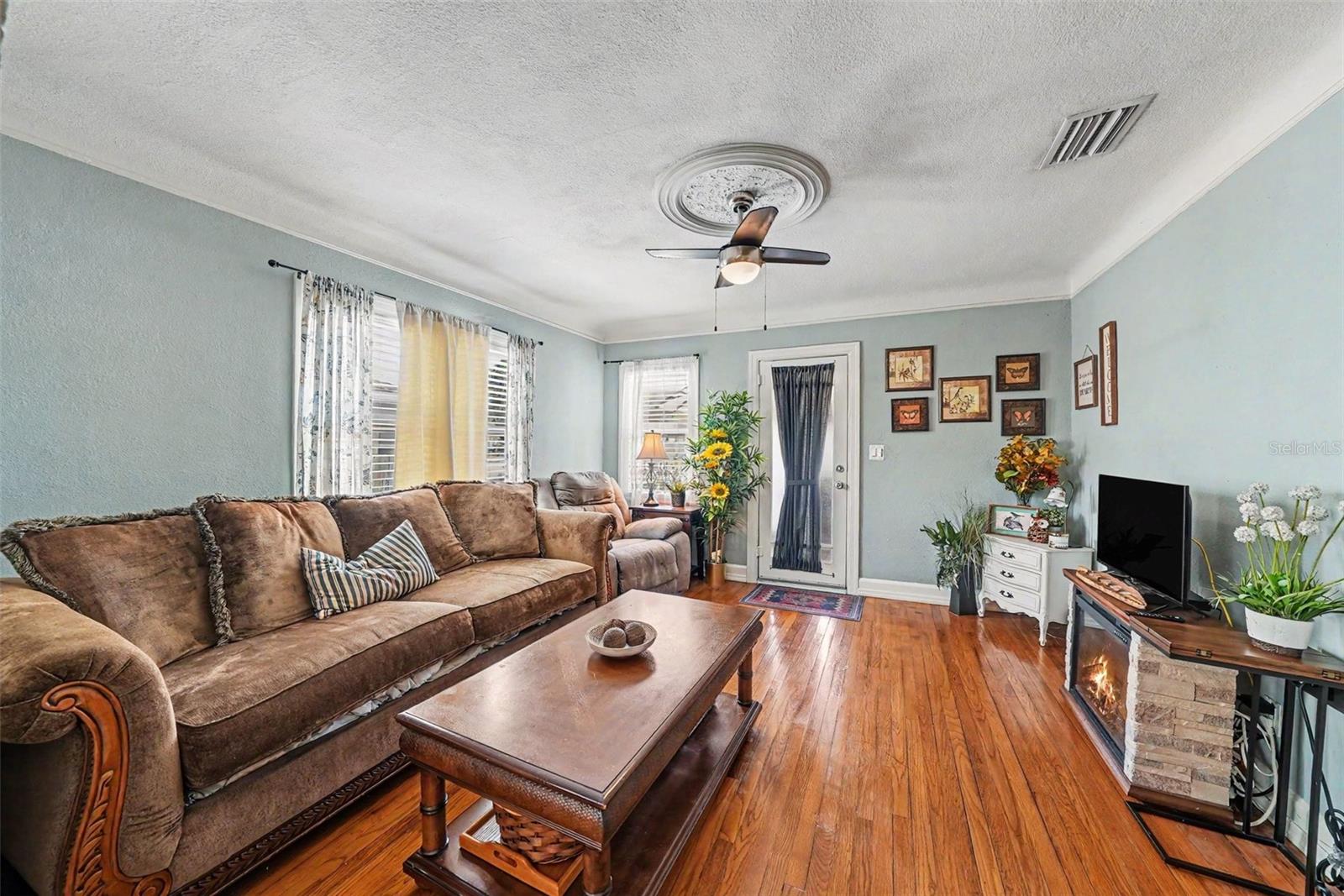 Image 3 of 32 For 2827 9th Avenue N