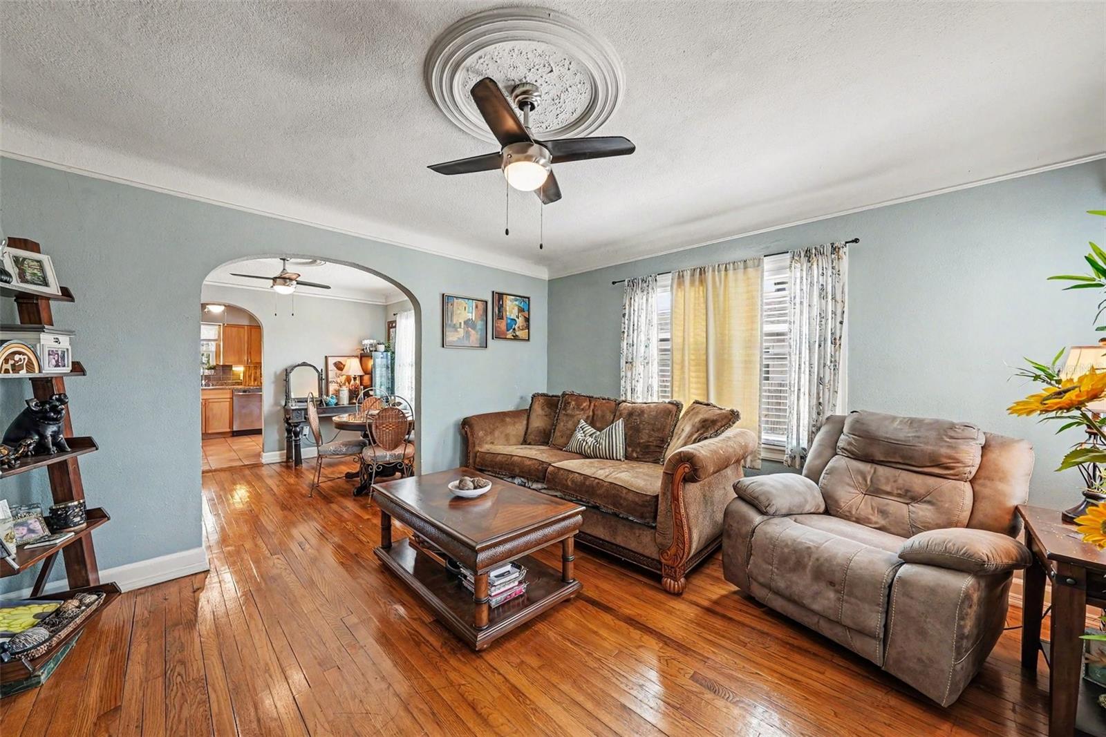 Image 4 of 32 For 2827 9th Avenue N