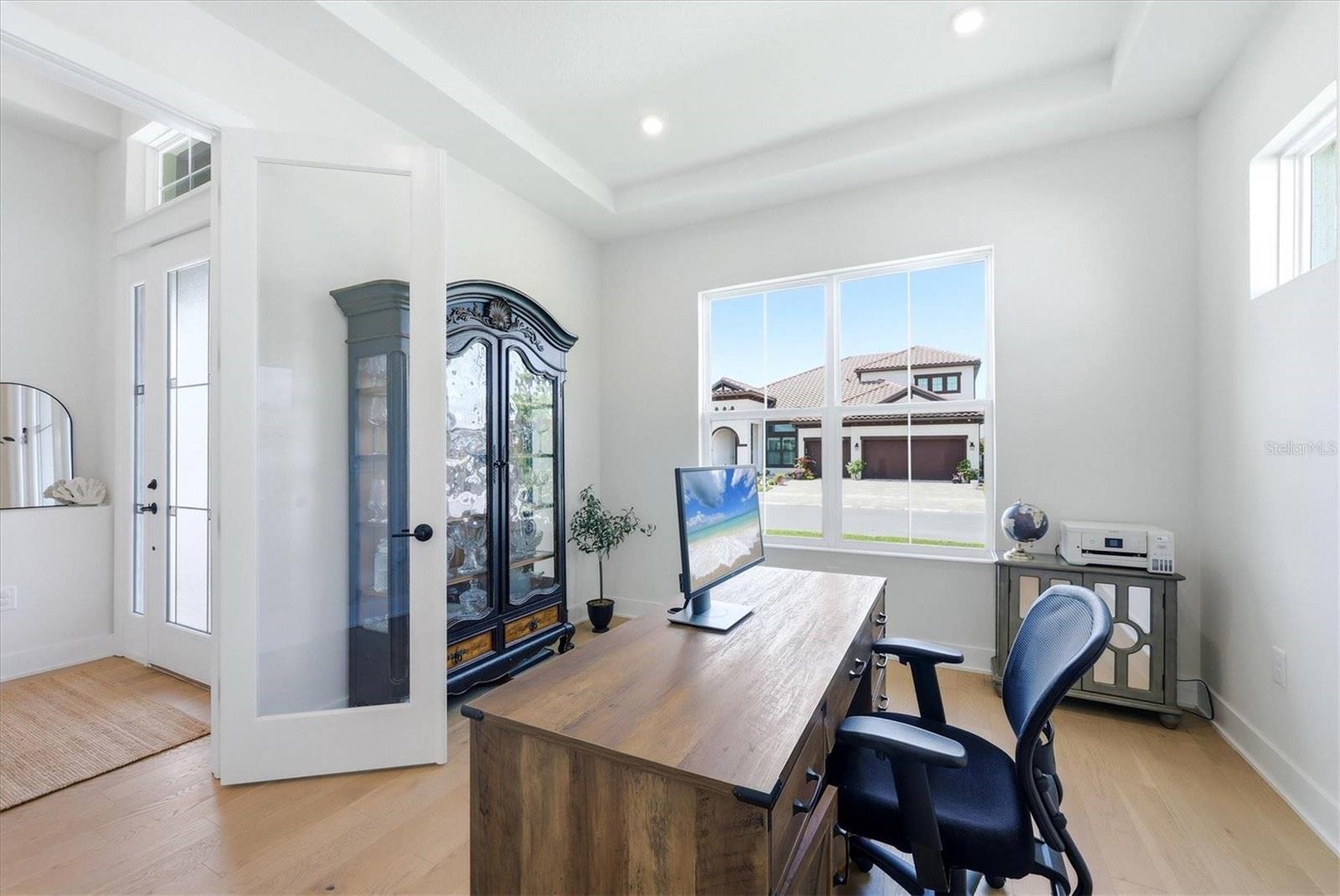 Image 18 of 43 For 8532 Beechlake Court