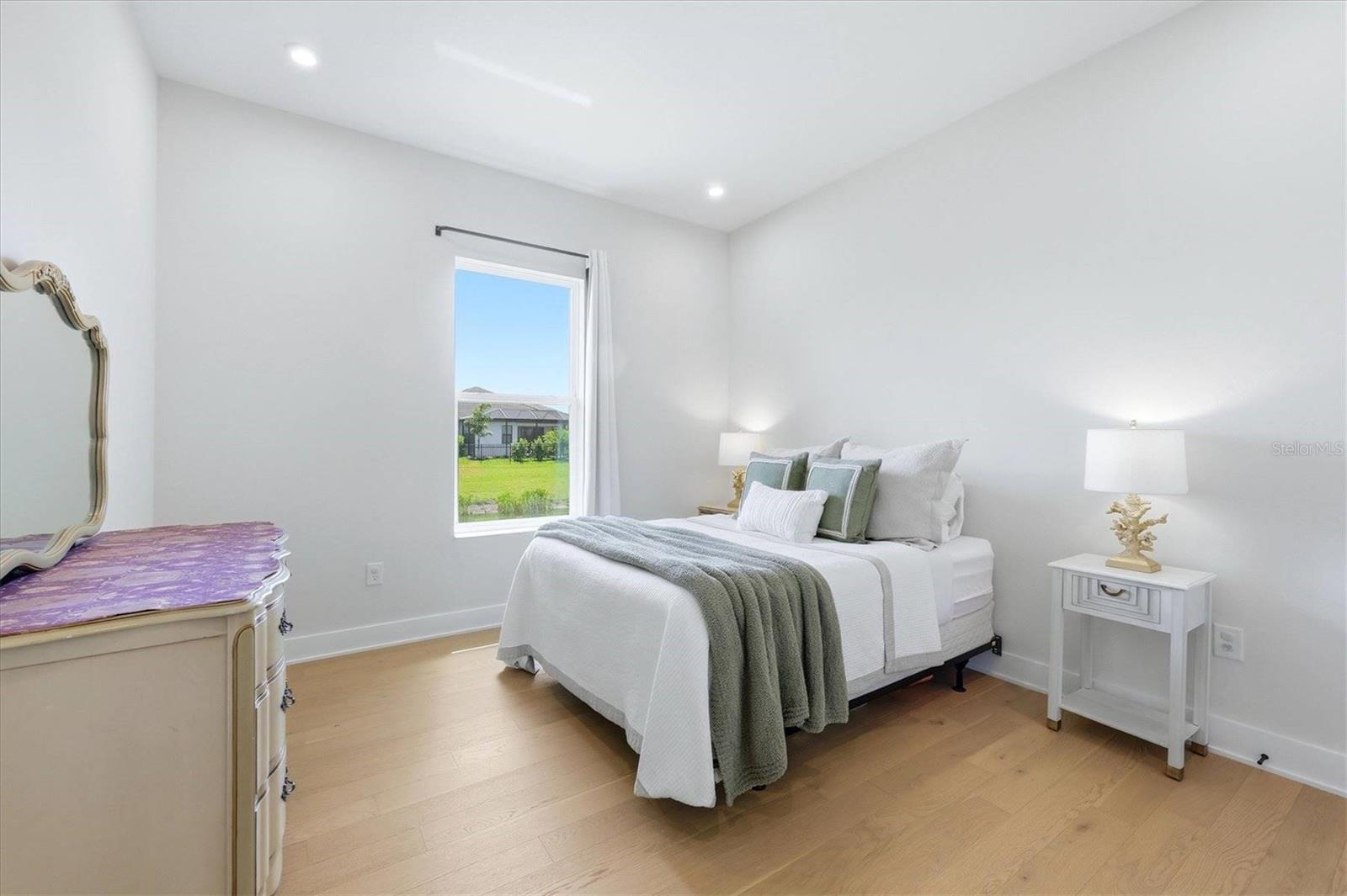 Image 27 of 43 For 8532 Beechlake Court