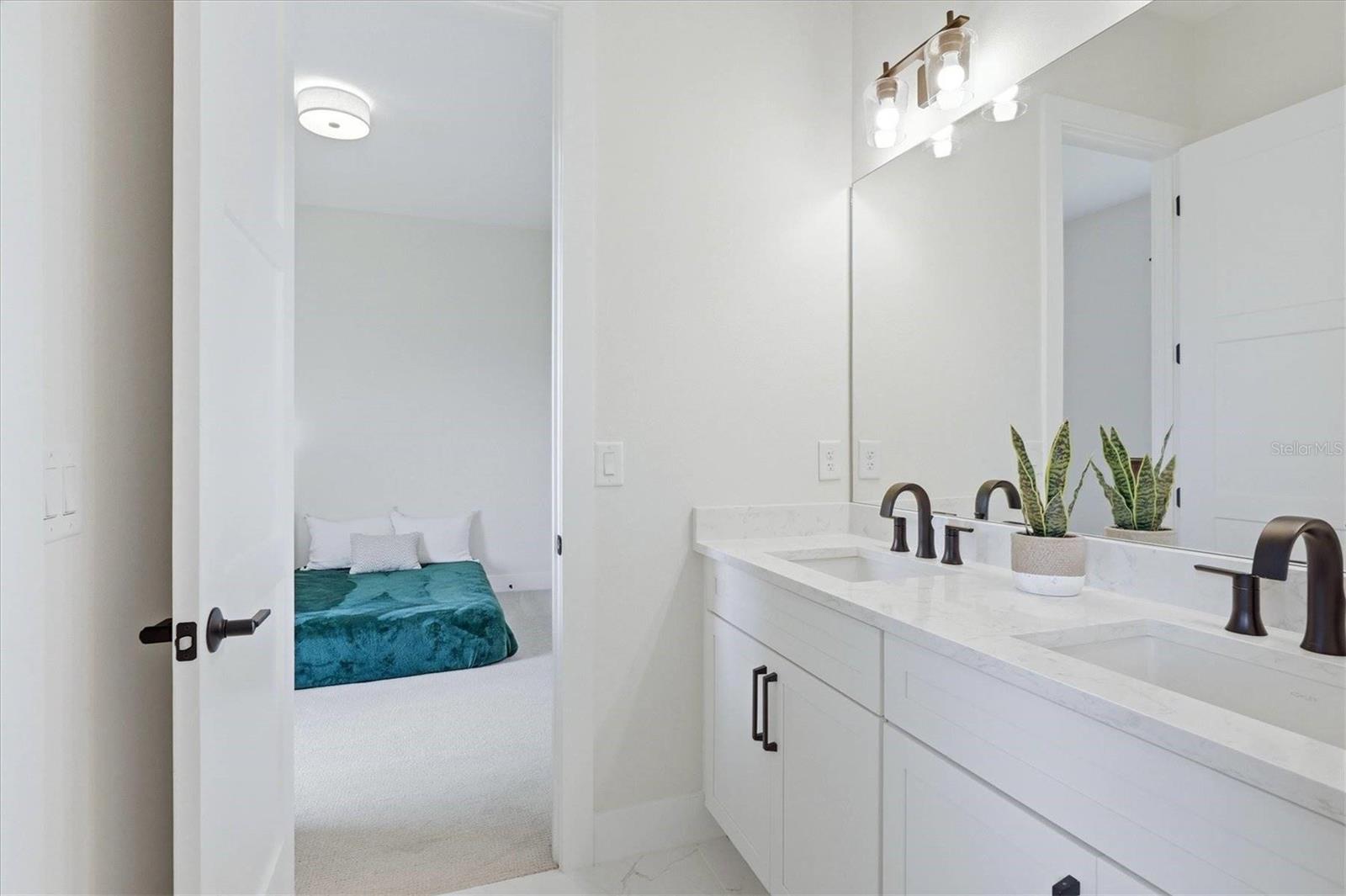 Image 31 of 43 For 8532 Beechlake Court