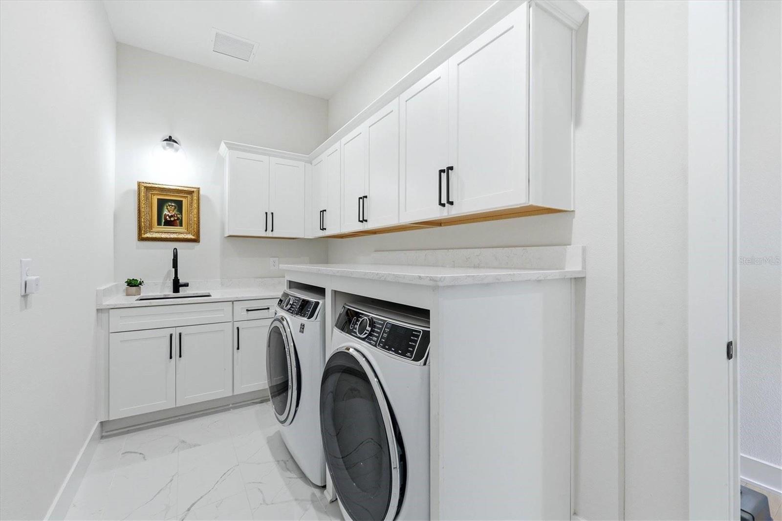 Image 33 of 43 For 8532 Beechlake Court