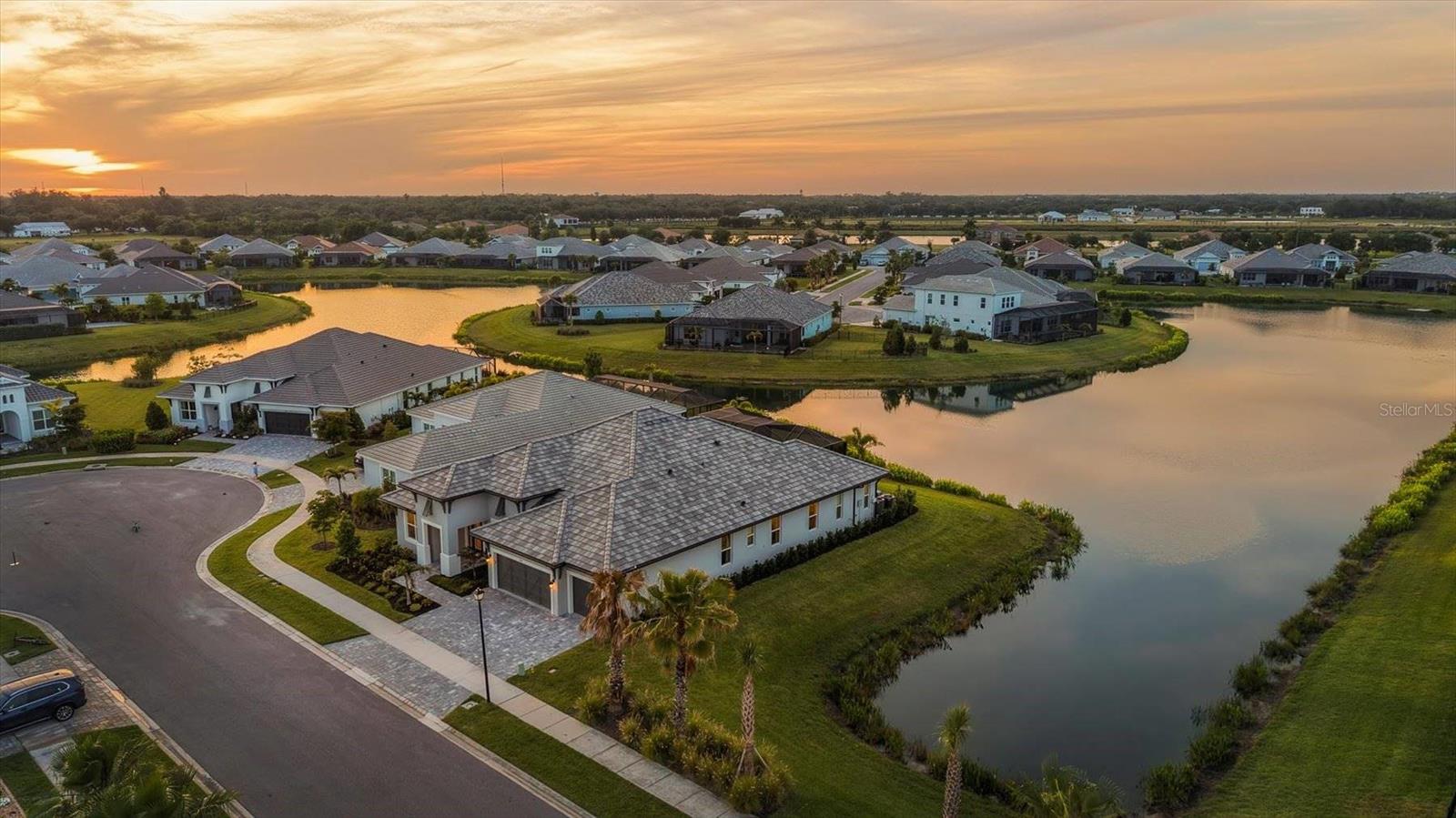 Image 37 of 43 For 8532 Beechlake Court