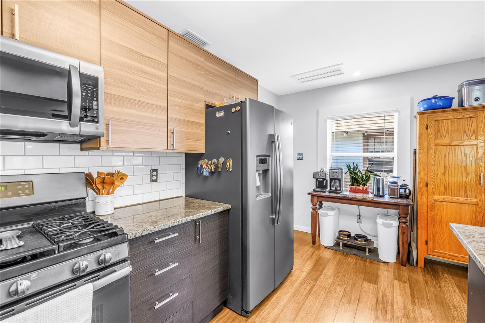 Image 16 of 70 For 2721 4th Avenue S