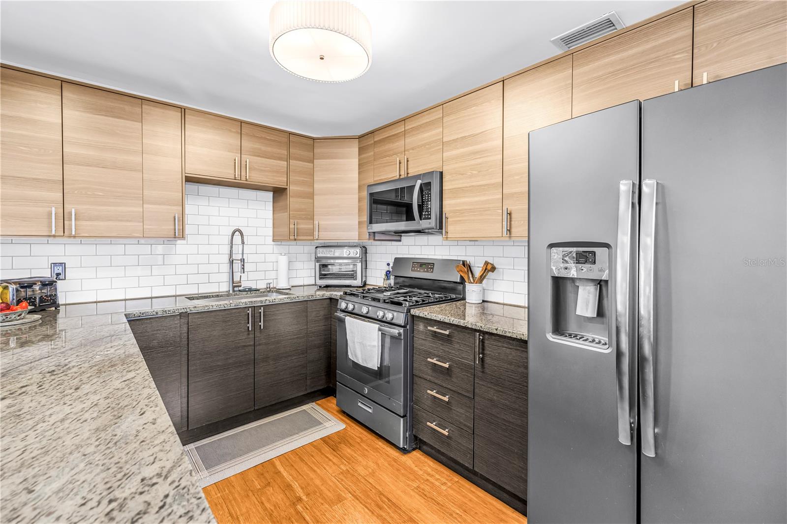 Image 17 of 70 For 2721 4th Avenue S