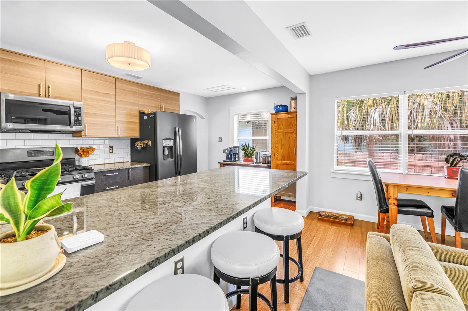 Image 19 of 70 For 2721 4th Avenue S