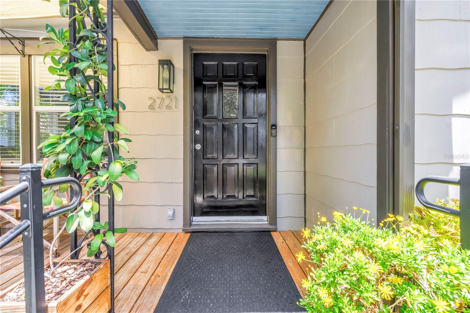 Image 3 of 70 For 2721 4th Avenue S