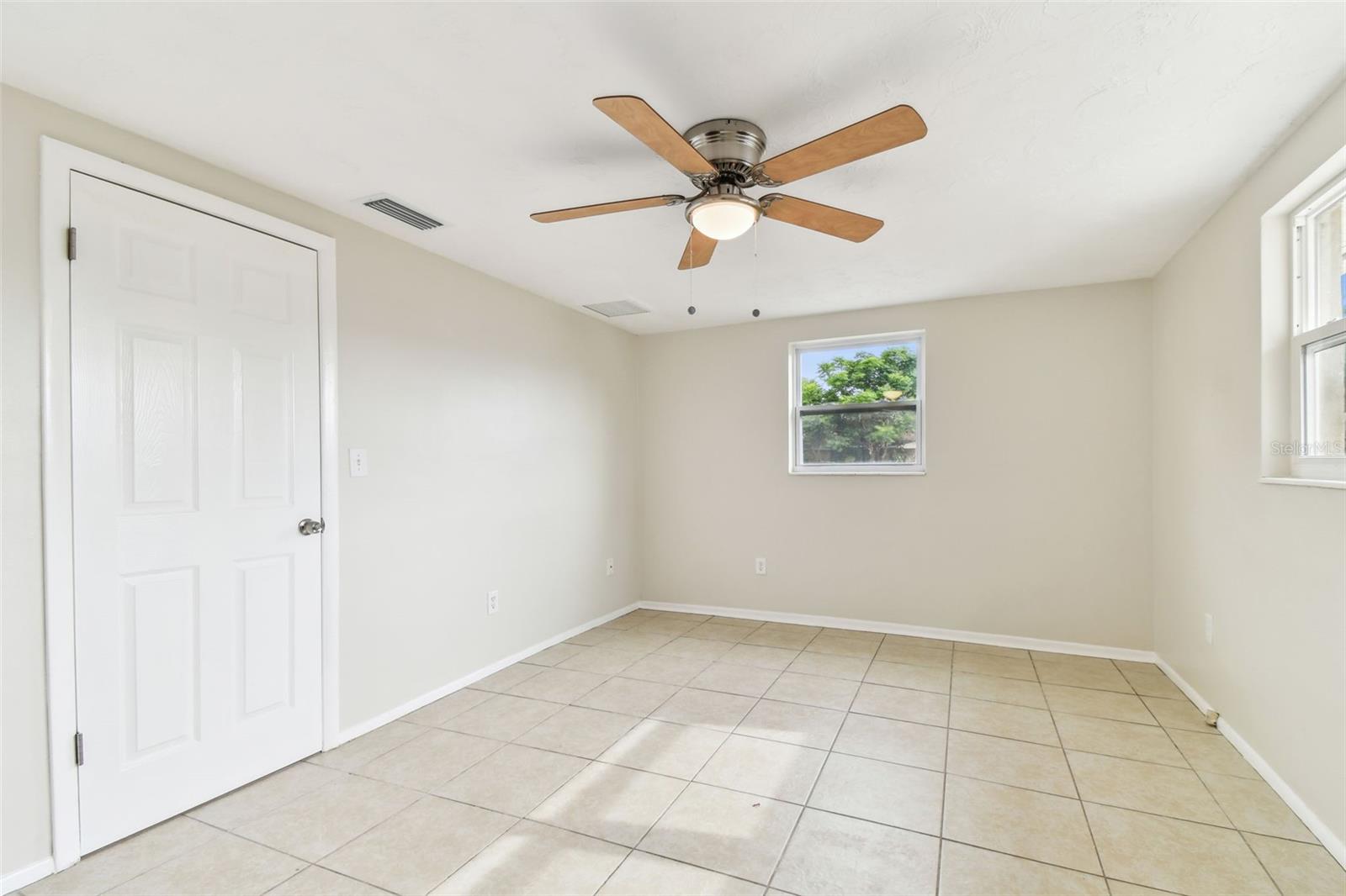 Image 21 of 56 For 4541 Daphne Street