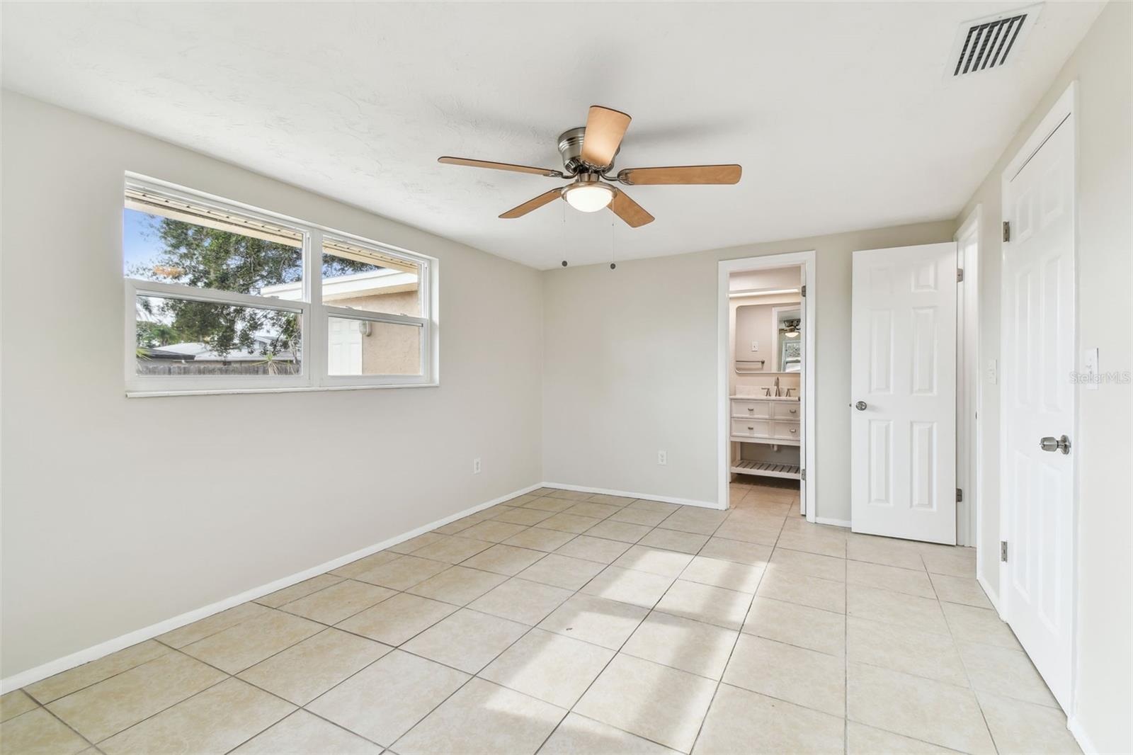 Image 23 of 56 For 4541 Daphne Street