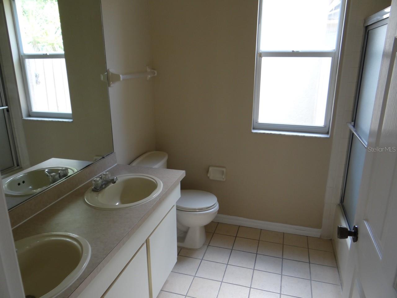 Image 12 of 18 For 17712 Hampshire Oak Drive