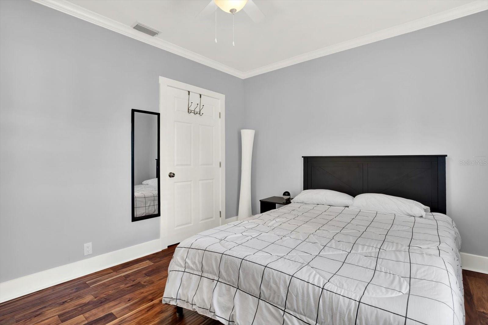 Image 21 of 32 For 15656 1st Street E
