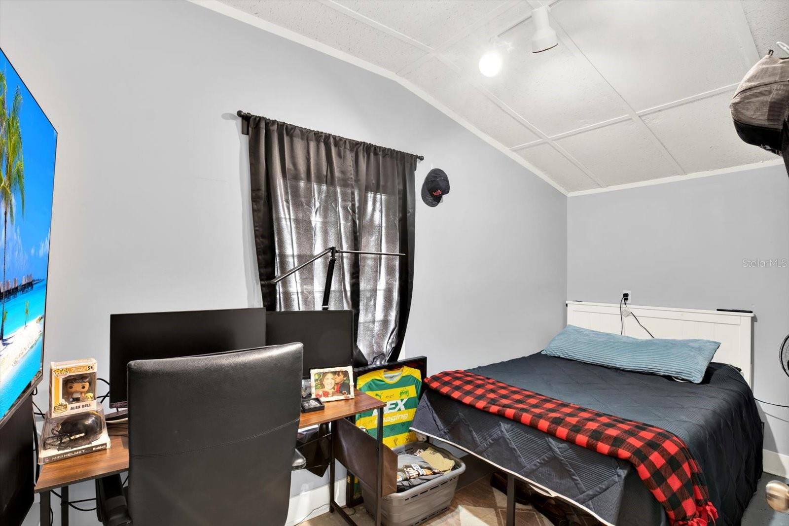 Image 22 of 32 For 15656 1st Street E