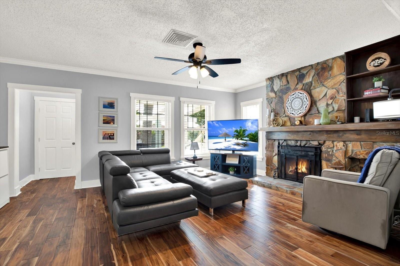 Image 3 of 32 For 15656 1st Street E