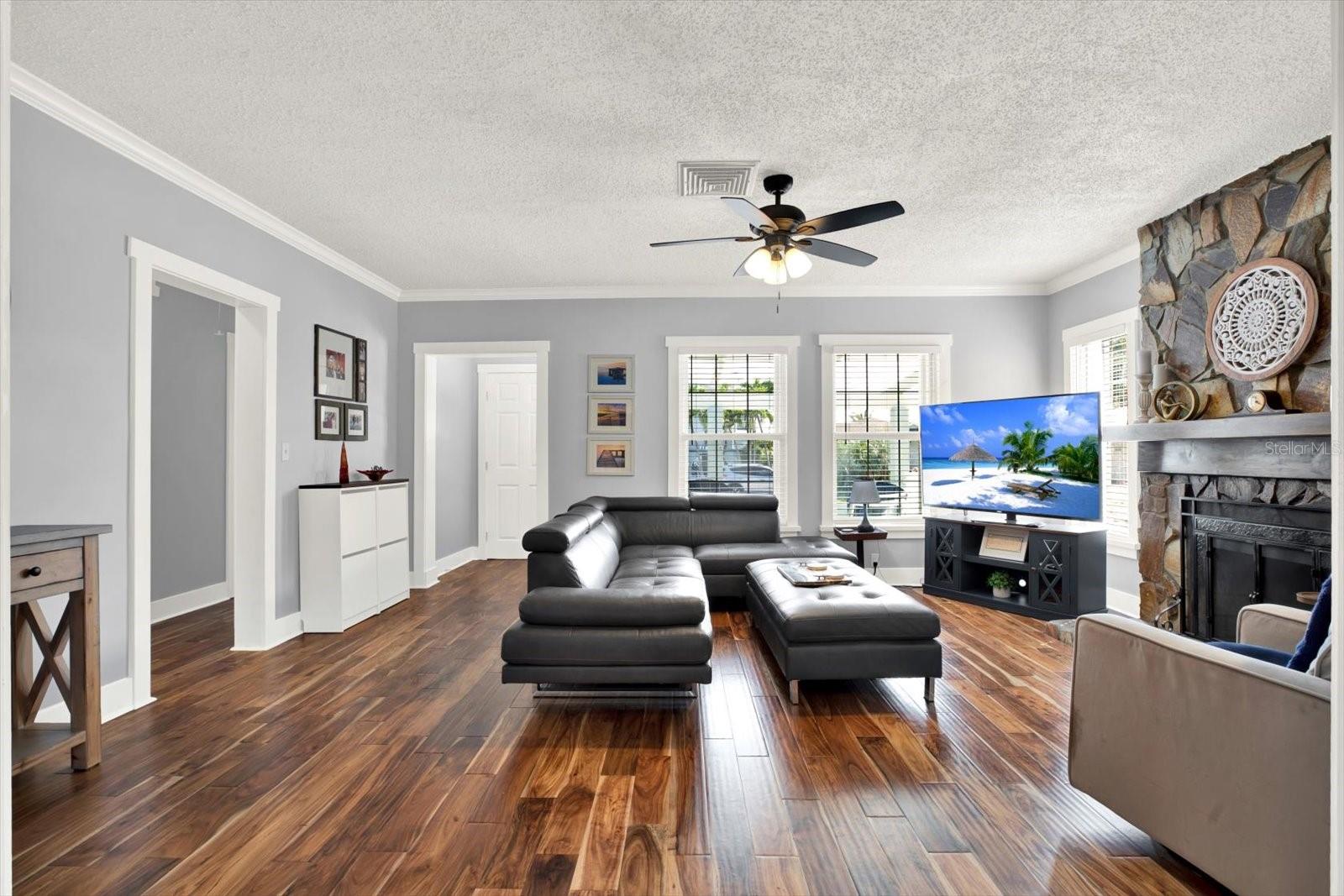 Image 4 of 32 For 15656 1st Street E