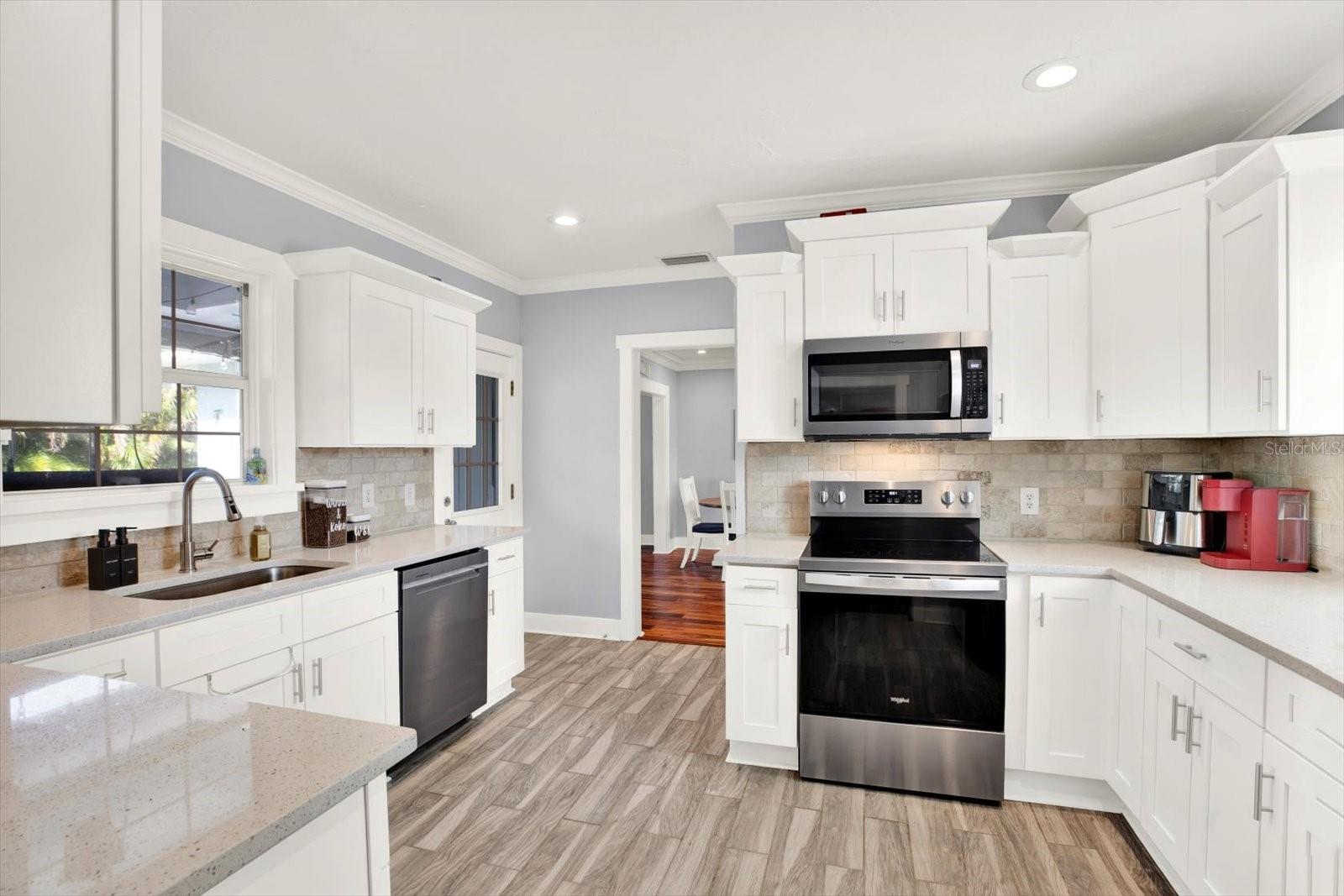 Image 7 of 32 For 15656 1st Street E