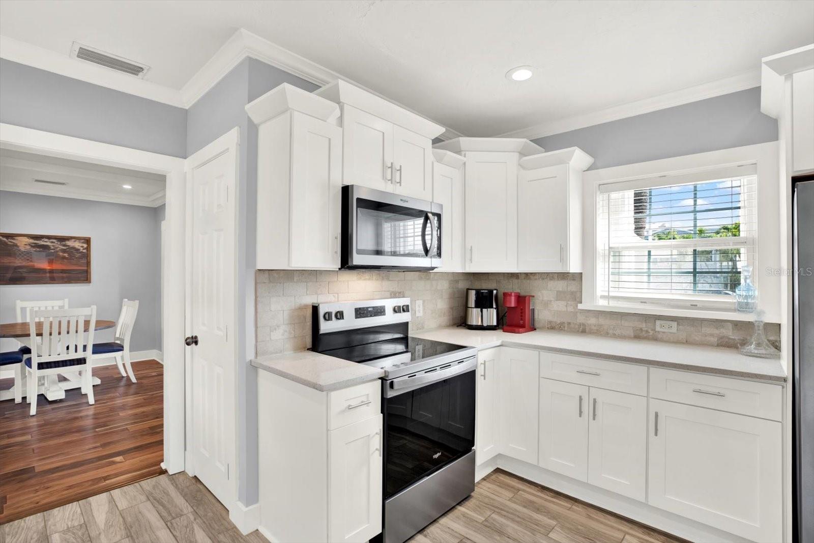 Image 9 of 32 For 15656 1st Street E