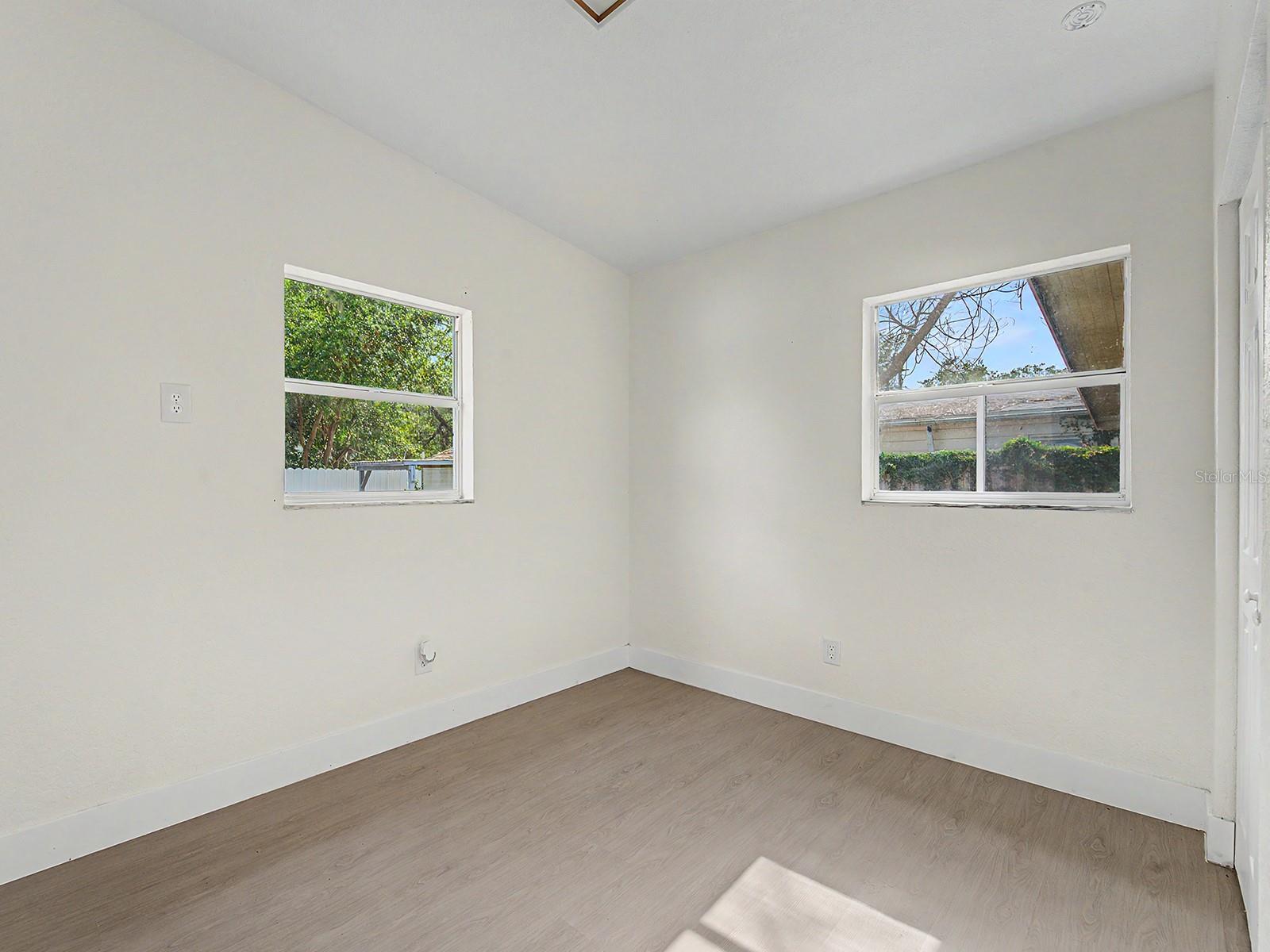 Image 27 of 47 For 609 Fairmont Drive